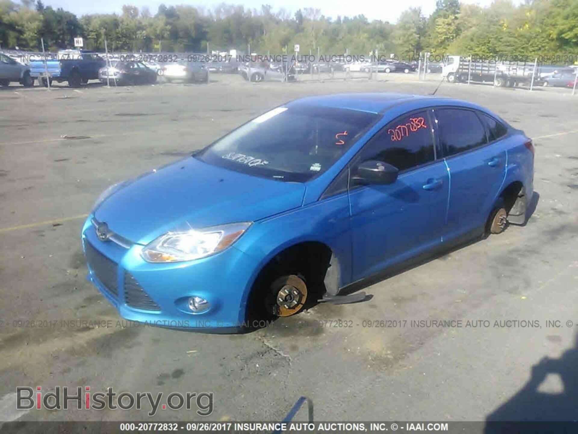 2012 Ford Focus - VIN: 1FAHP3F22CL220841 - Фото 2