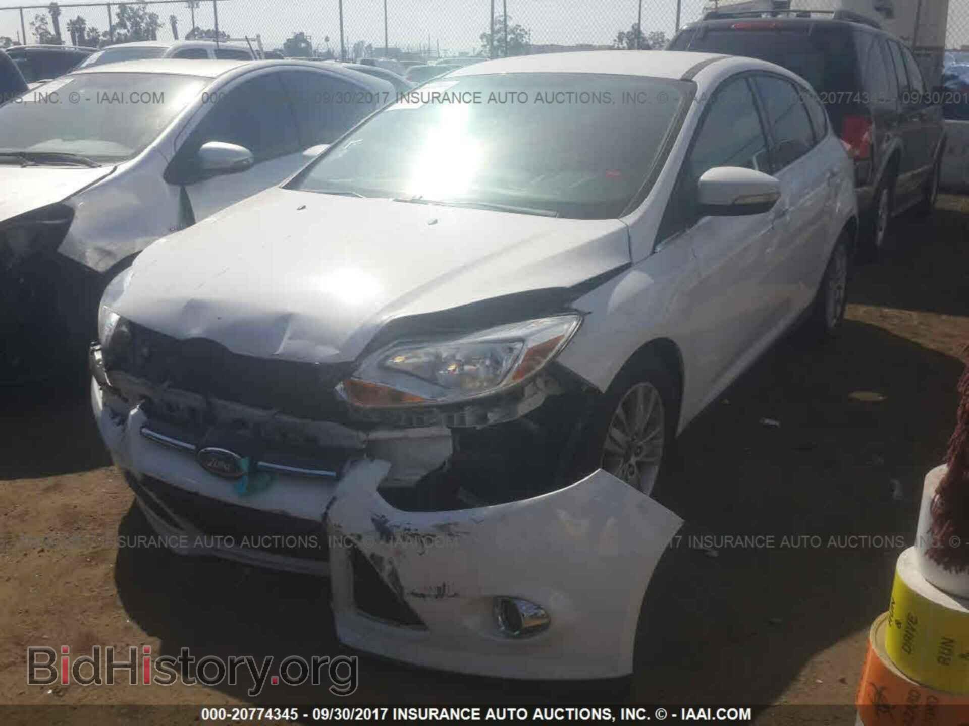 2012 Ford Focus - VIN: 1FAHP3M20CL285271 - Photo 2