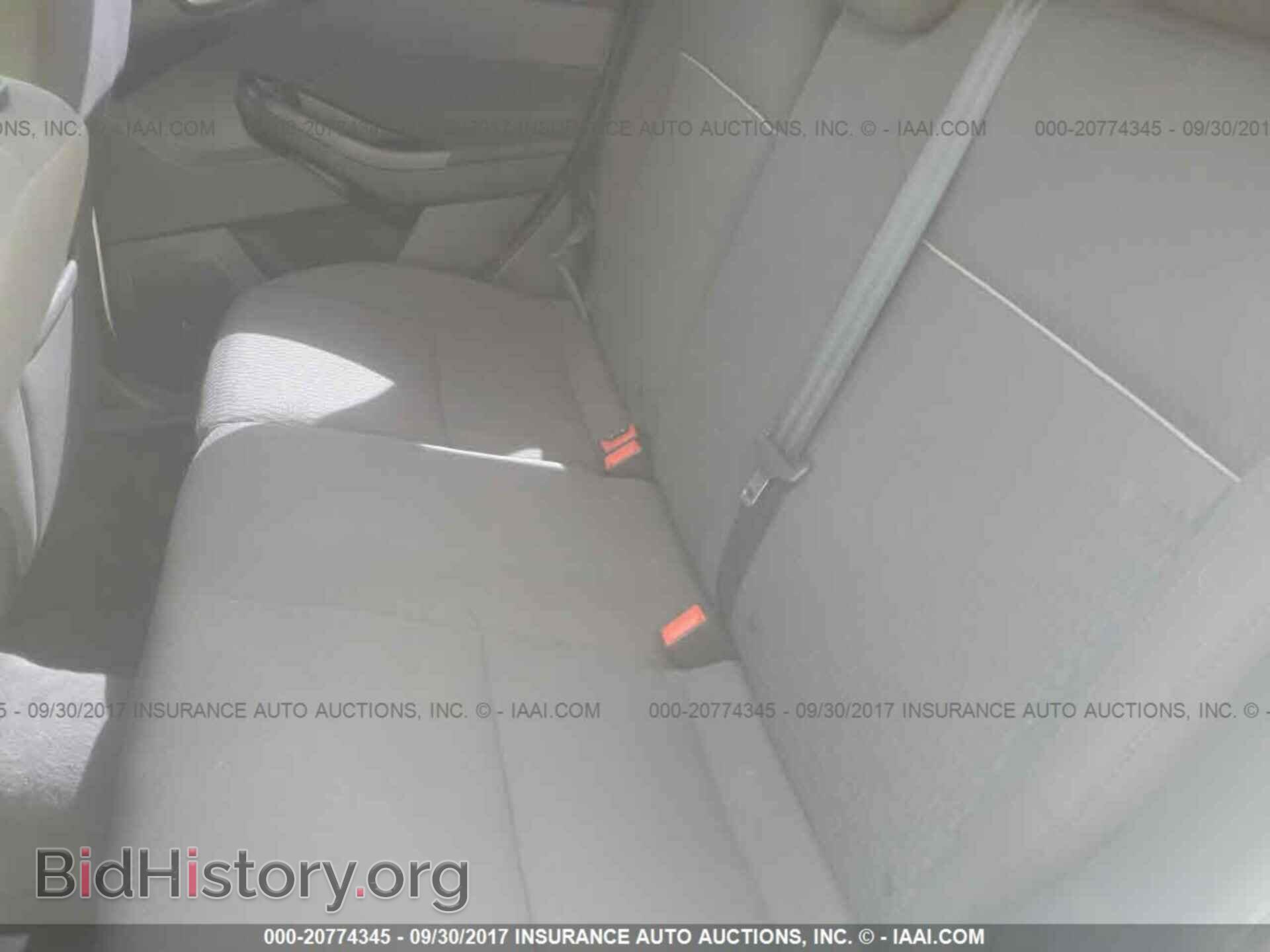 2012 Ford Focus - VIN: 1FAHP3M20CL285271 - Photo 8