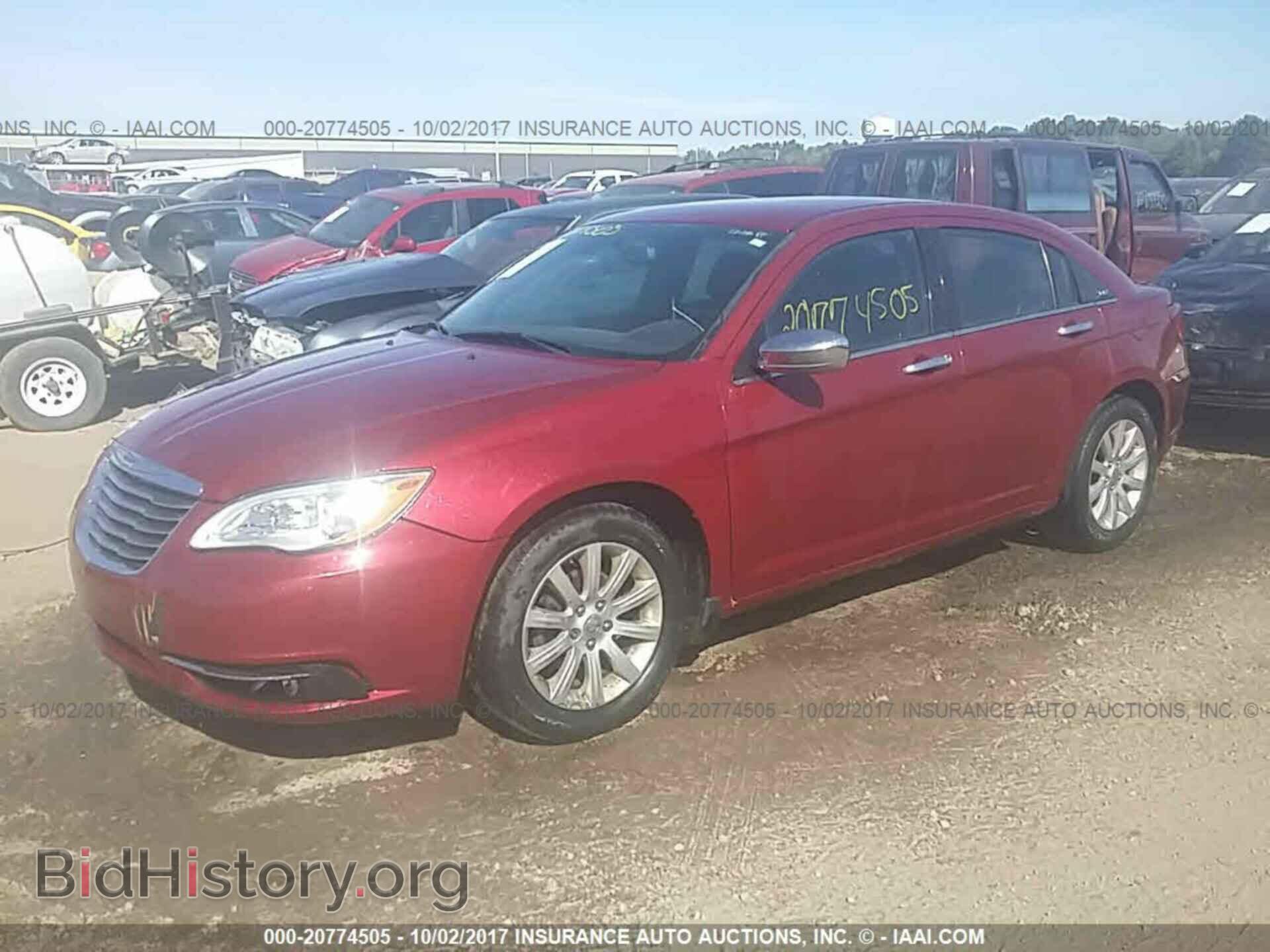2013 Chrysler 200 - VIN: 1C3CCBCG8DN747237 - Photo 2