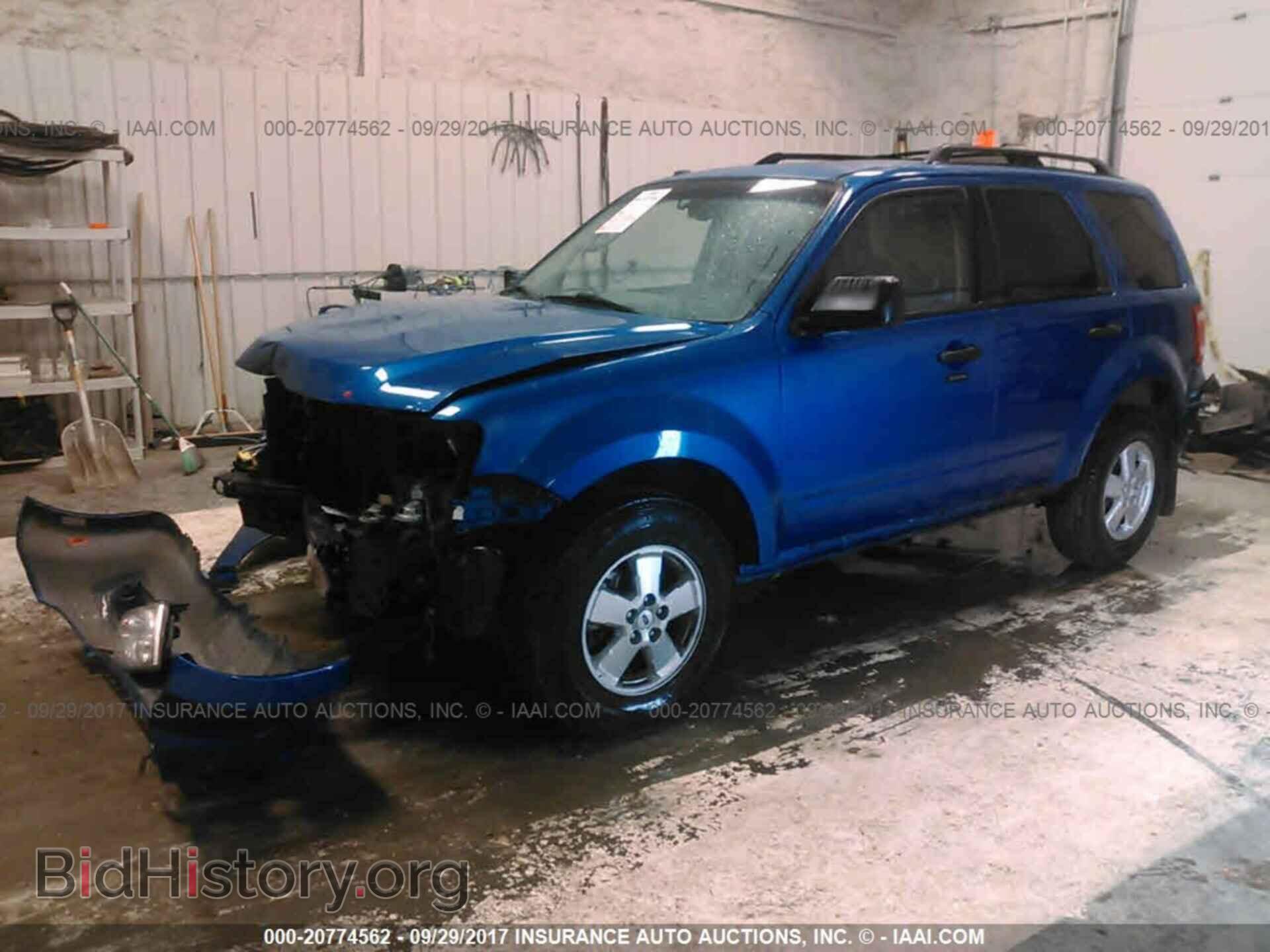 2011 Ford Escape - VIN: 1FMCU0D78BKA74892 - Фото 2
