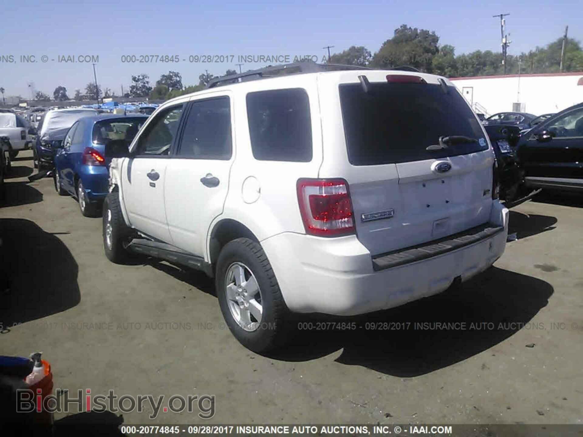 2011 Ford Escape - VIN: 1FMCU9DG6BKA22424 - Фото 3