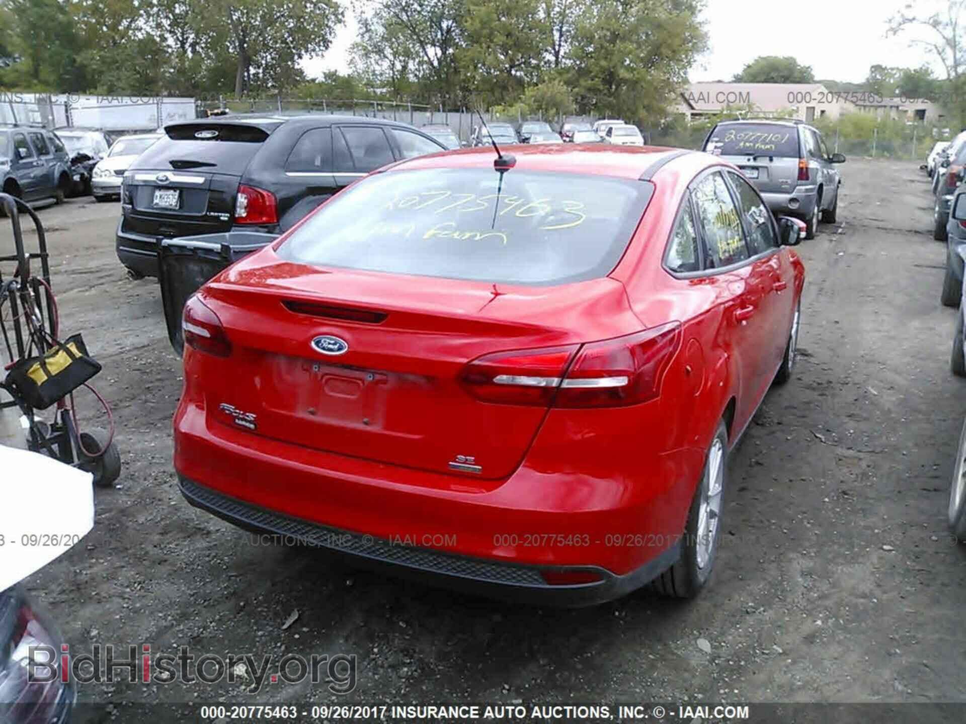 2017 Ford Focus - VIN: 1FADP3FEXHL260553 - Photo 4