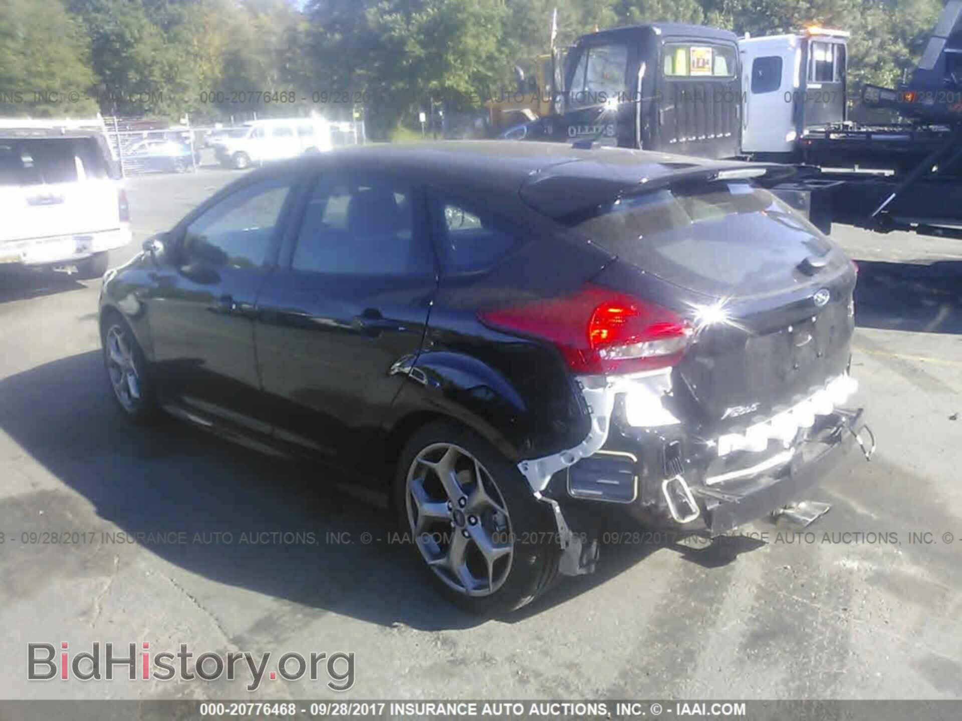 2017 Ford Focus - VIN: 1FADP3L92HL240613 - Photo 3