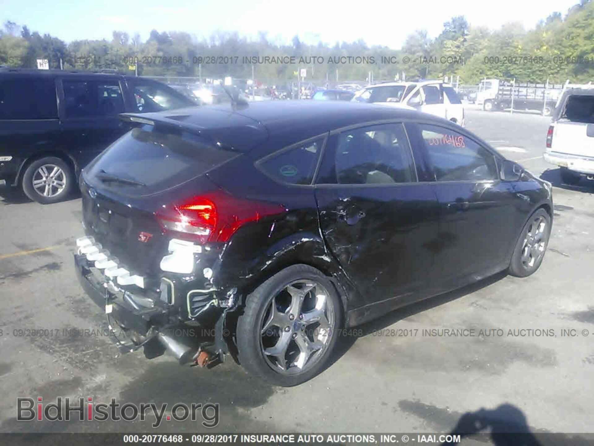 2017 Ford Focus - VIN: 1FADP3L92HL240613 - Photo 4