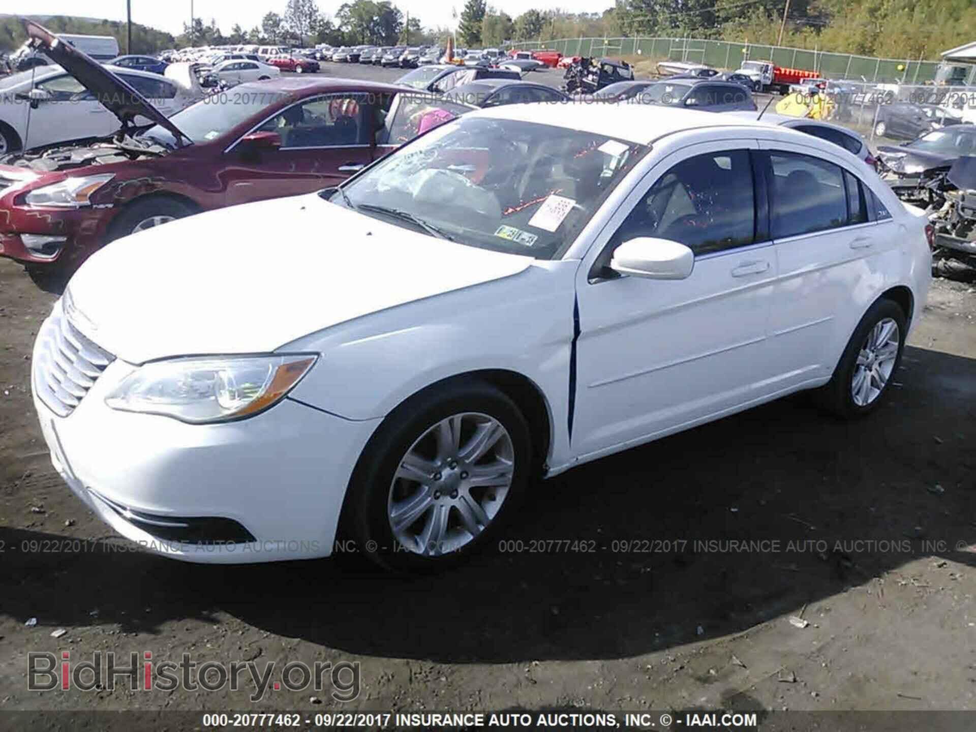 2013 Chrysler 200 - VIN: 1C3CCBBB2DN714661 - Photo 2