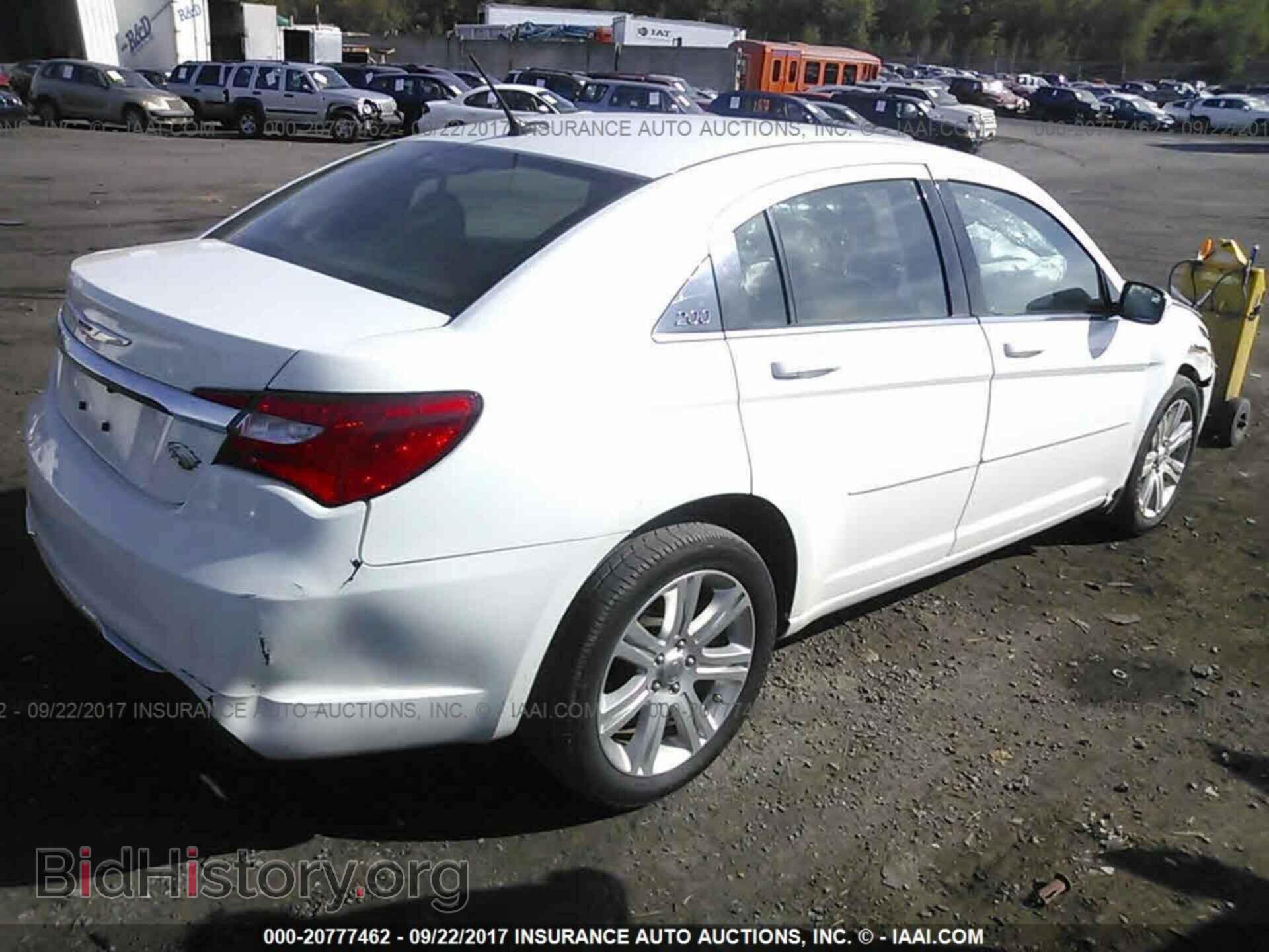 2013 Chrysler 200 - VIN: 1C3CCBBB2DN714661 - Photo 4