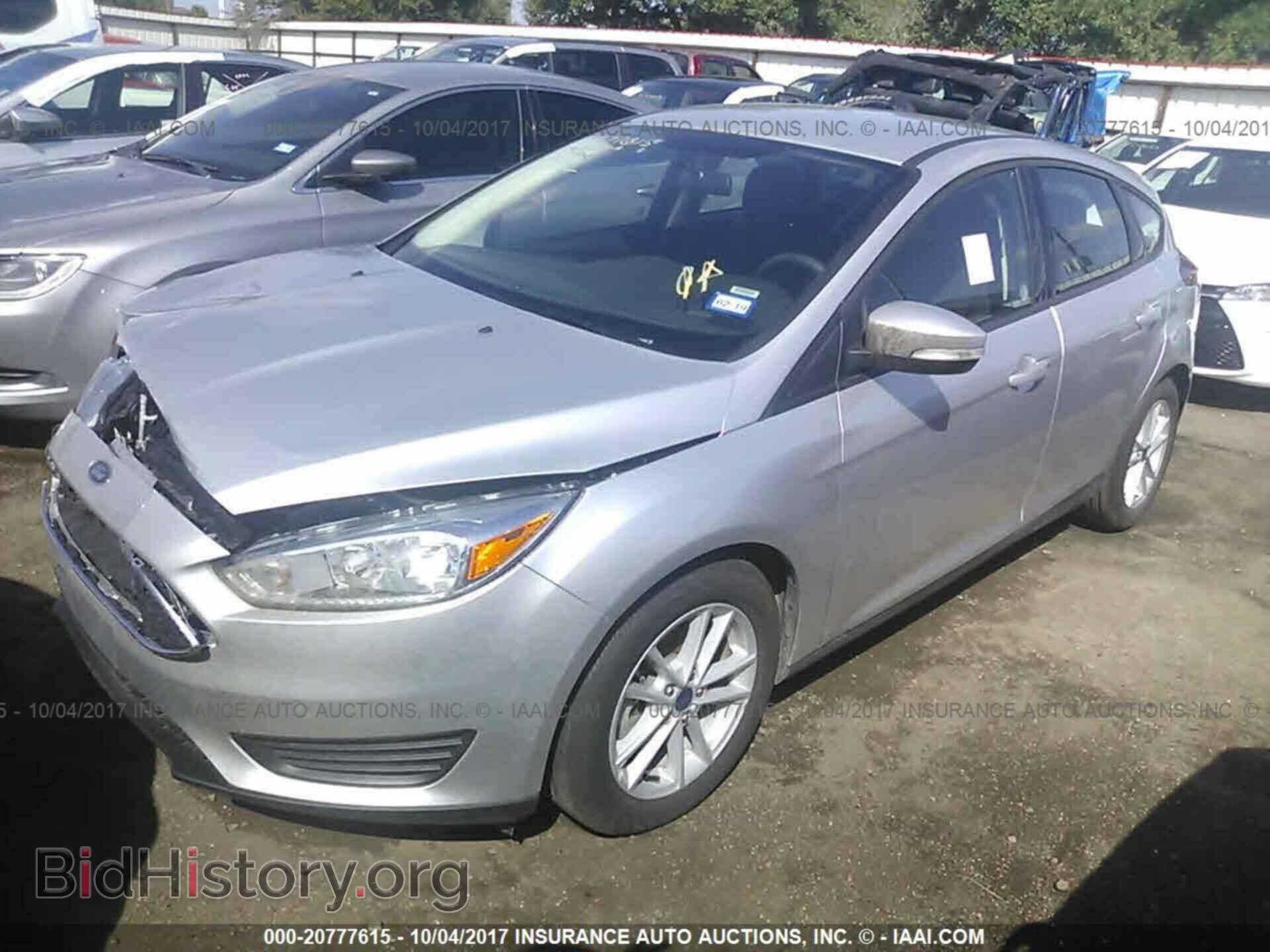 2017 Ford Focus - VIN: 1FADP3K20HL232000 - Photo 2