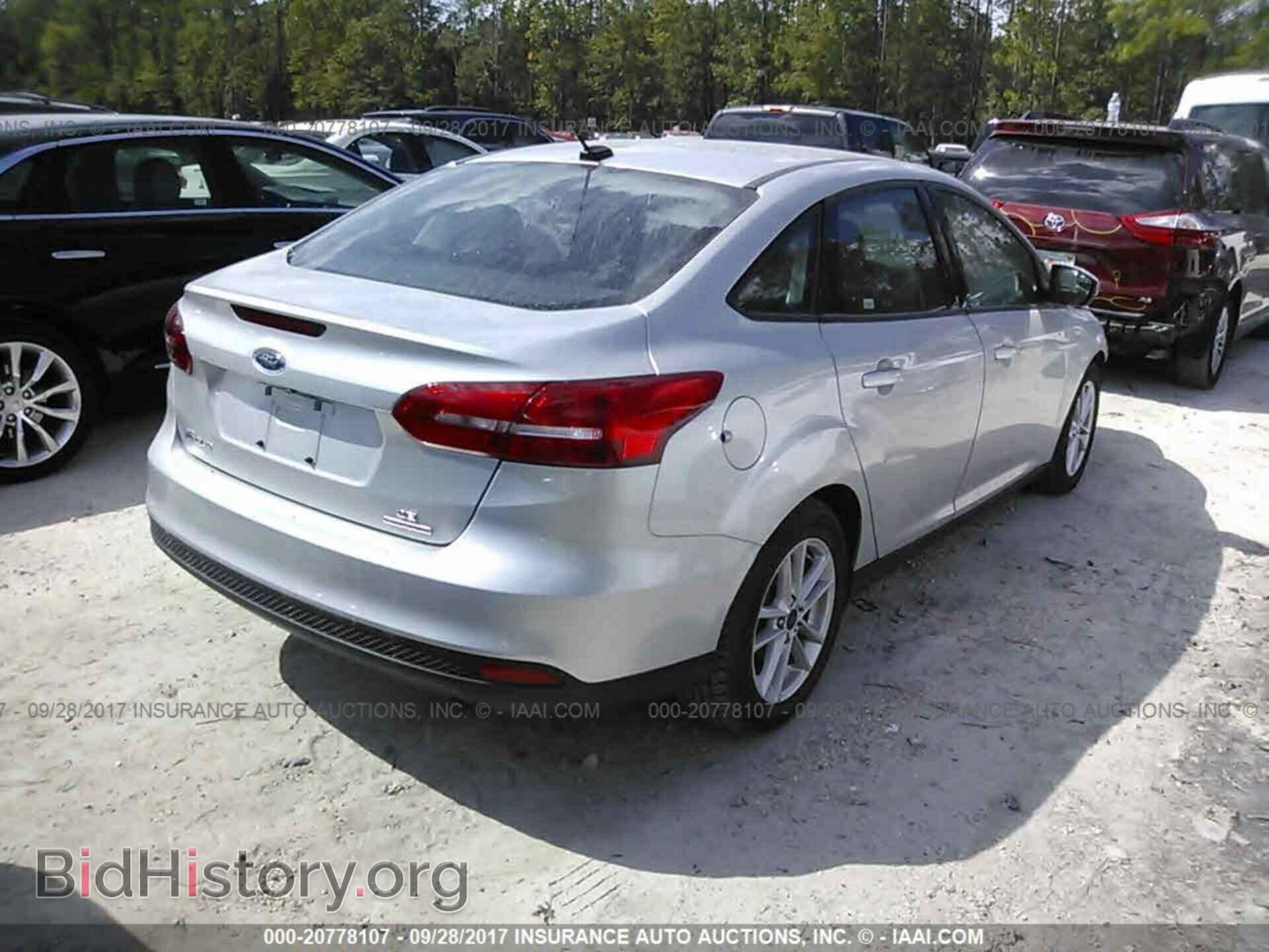 2016 Ford Focus - VIN: 1FADP3F29GL294522 - Photo 4