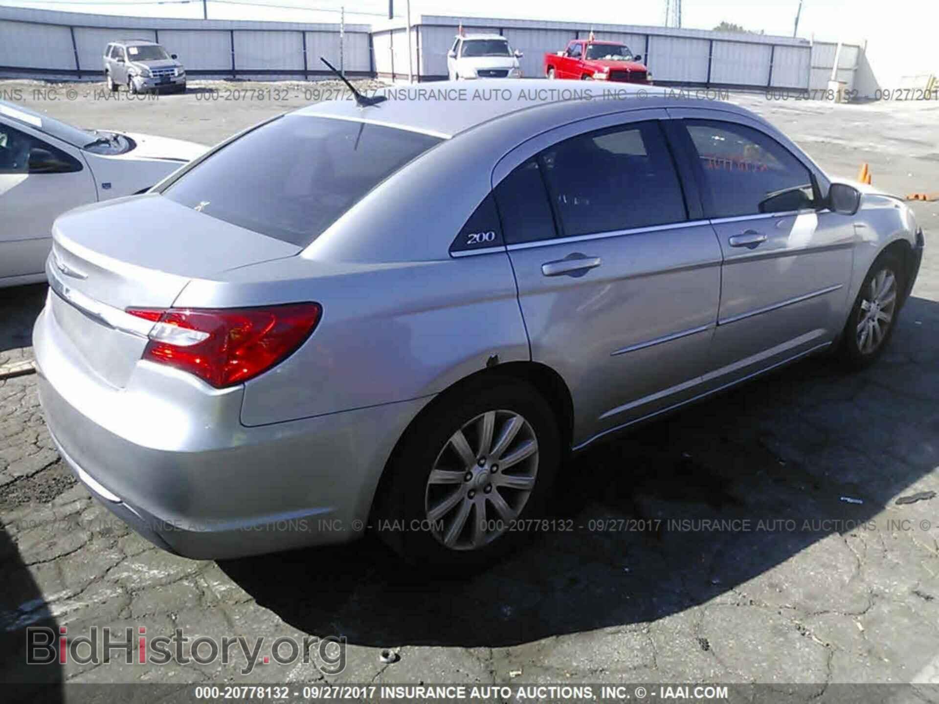 2013 Chrysler 200 - VIN: 1C3CCBBB1DN732794 - Фото 4
