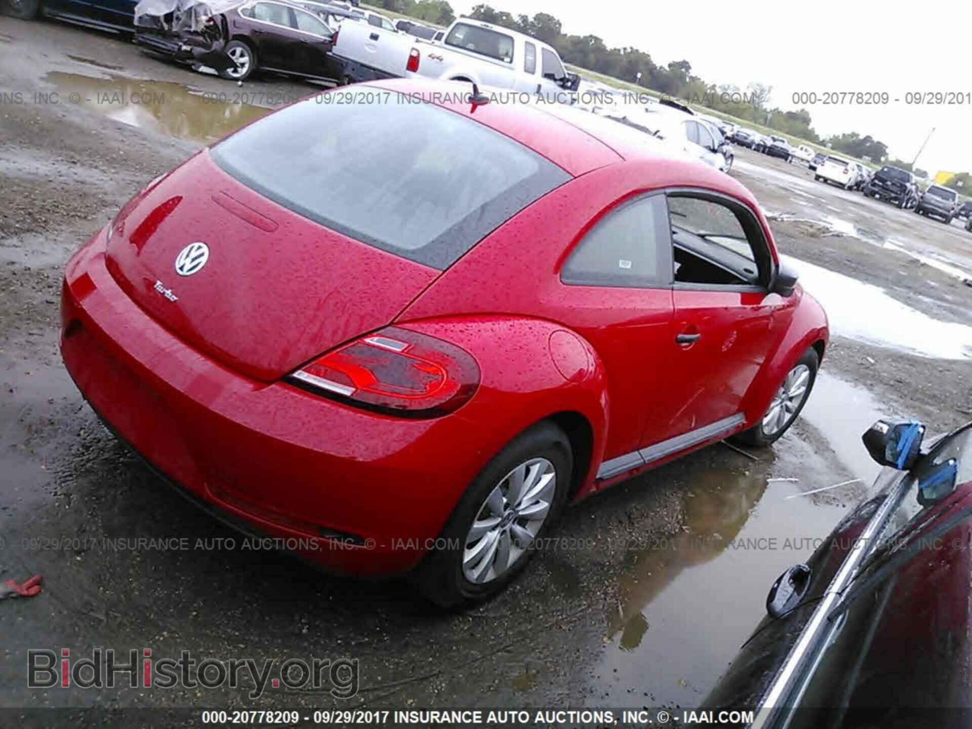 2017 Volkswagen Beetle - VIN: 3VWF17AT7HM610041 - Фото 4