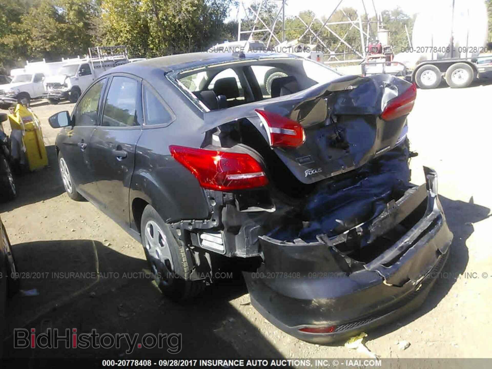 2016 Ford Focus - VIN: 1FADP3E22GL358823 - Photo 3