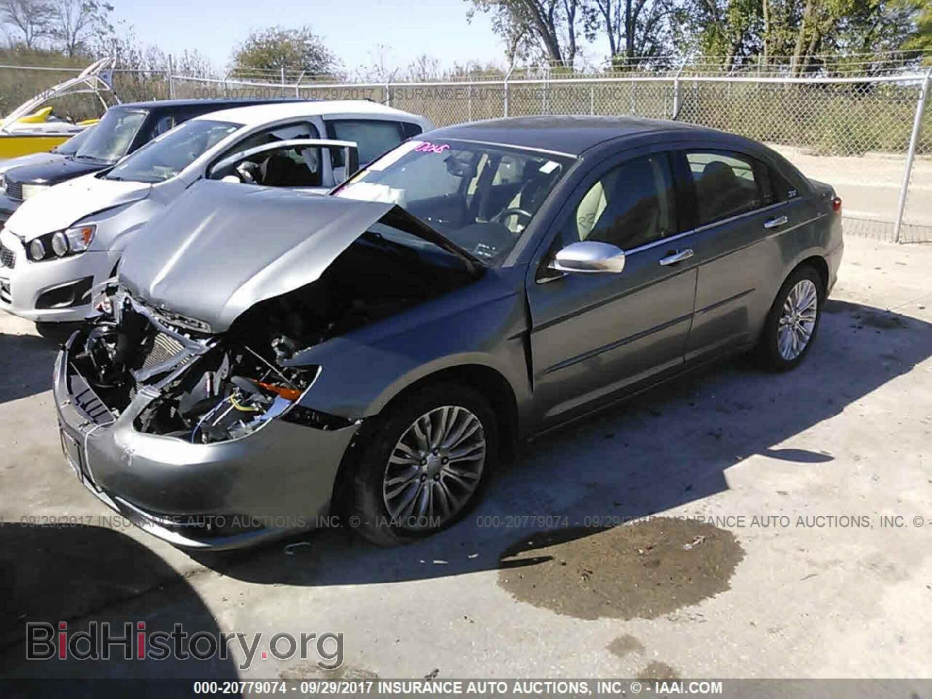 2012 Chrysler 200 - VIN: 1C3CCBCB2CN154931 - Фото 2