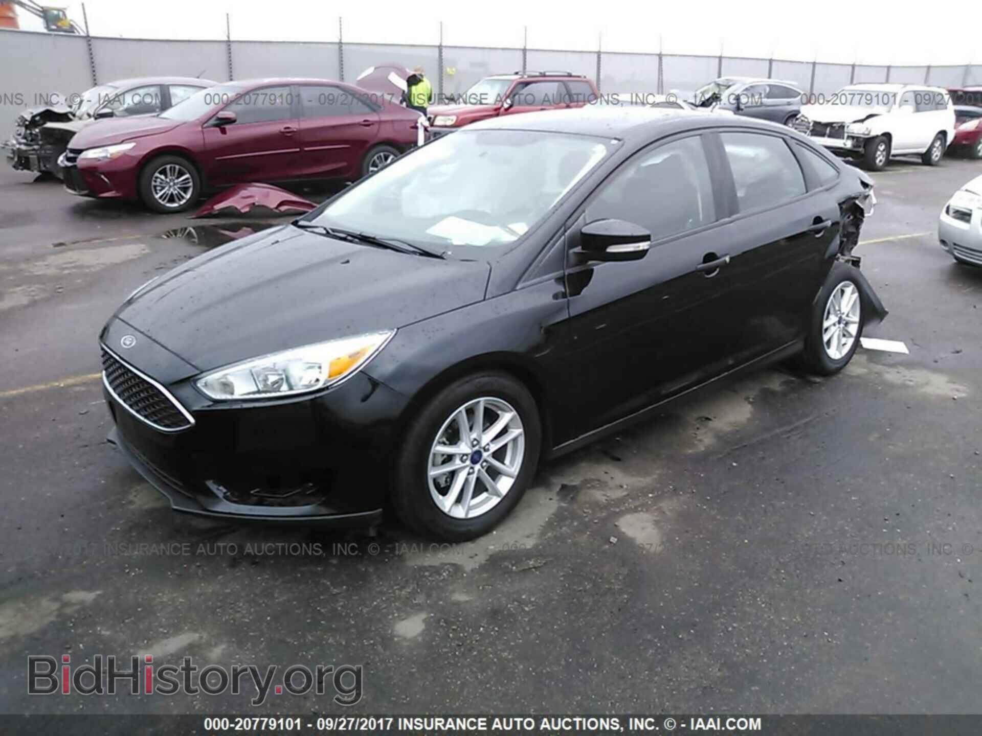 2016 Ford Focus - VIN: 1FADP3F24GL217430 - Photo 2