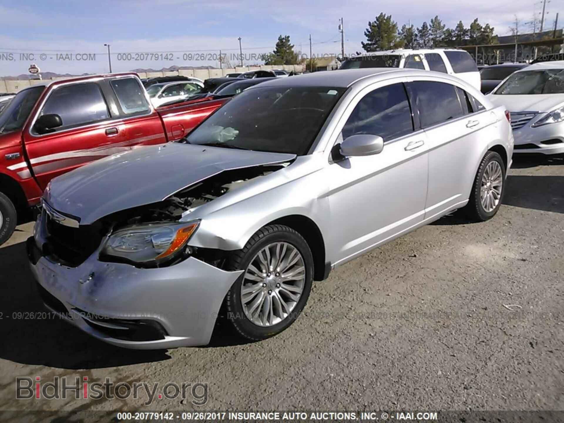 2012 Chrysler 200 - VIN: 1C3CCBAB2CN104503 - Фото 2