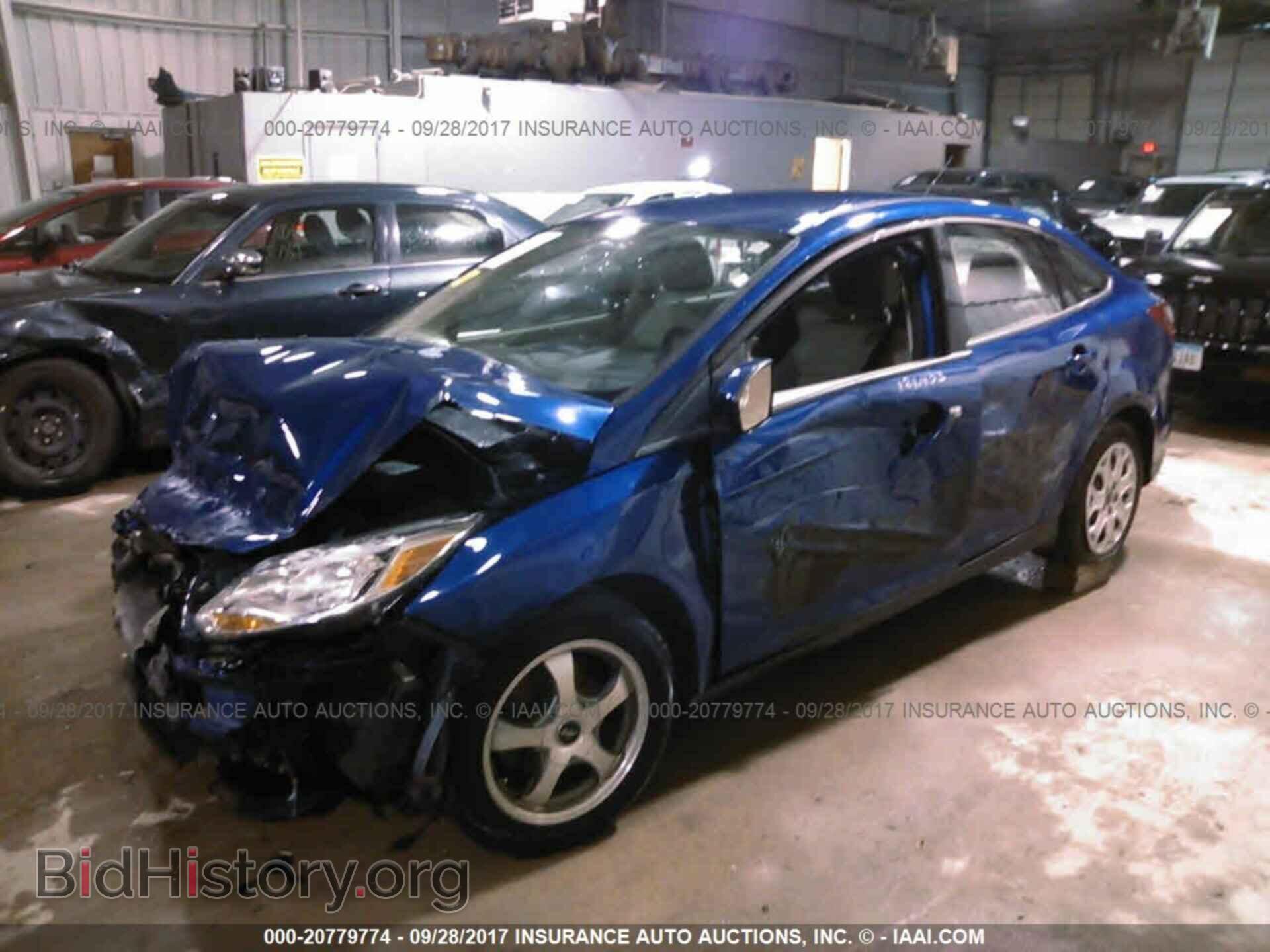 2012 Ford Focus - VIN: 1FAHP3F20CL258567 - Photo 2