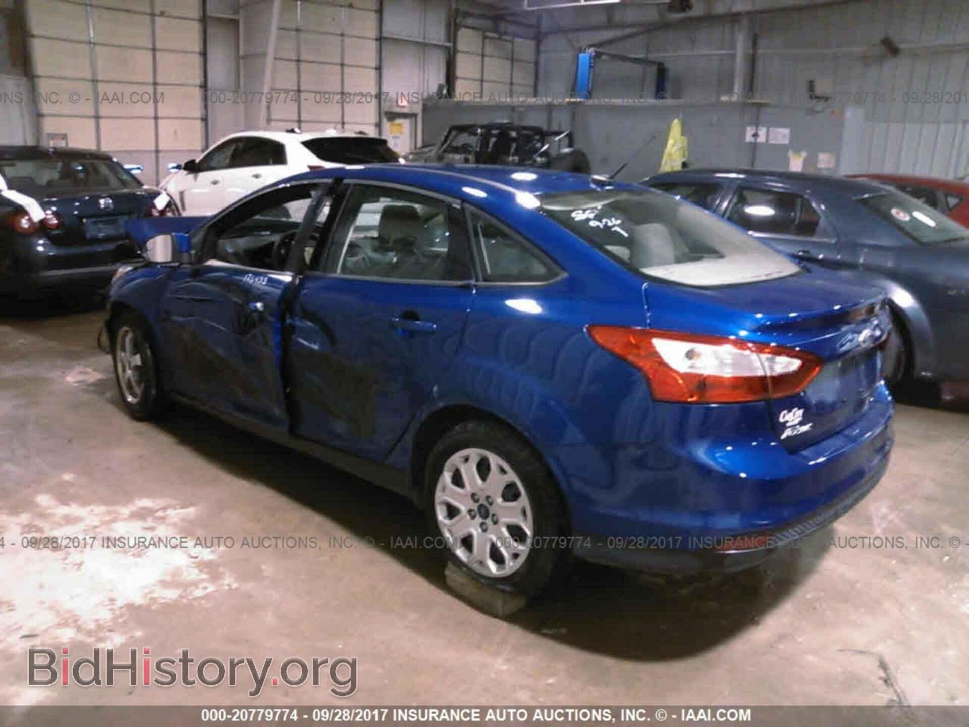 2012 Ford Focus - VIN: 1FAHP3F20CL258567 - Photo 3