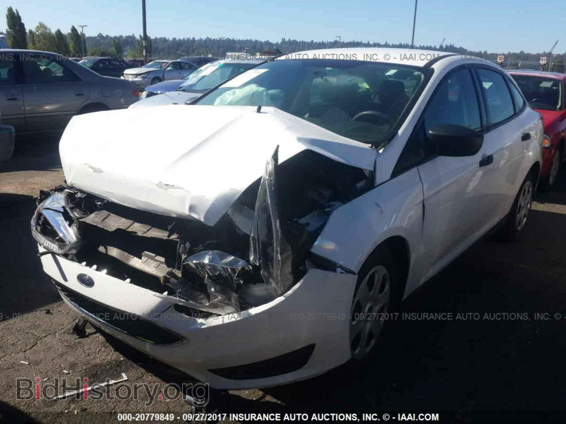 2016 Ford Focus - VIN: 1FADP3E25GL234657 - Photo 2