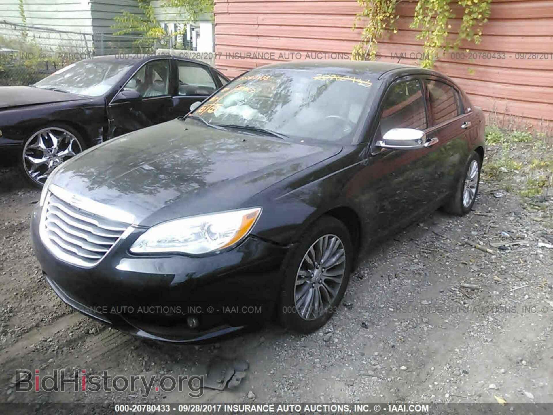2011 Chrysler 200 - VIN: 1C3BC2FG1BN603520 - Фото 2