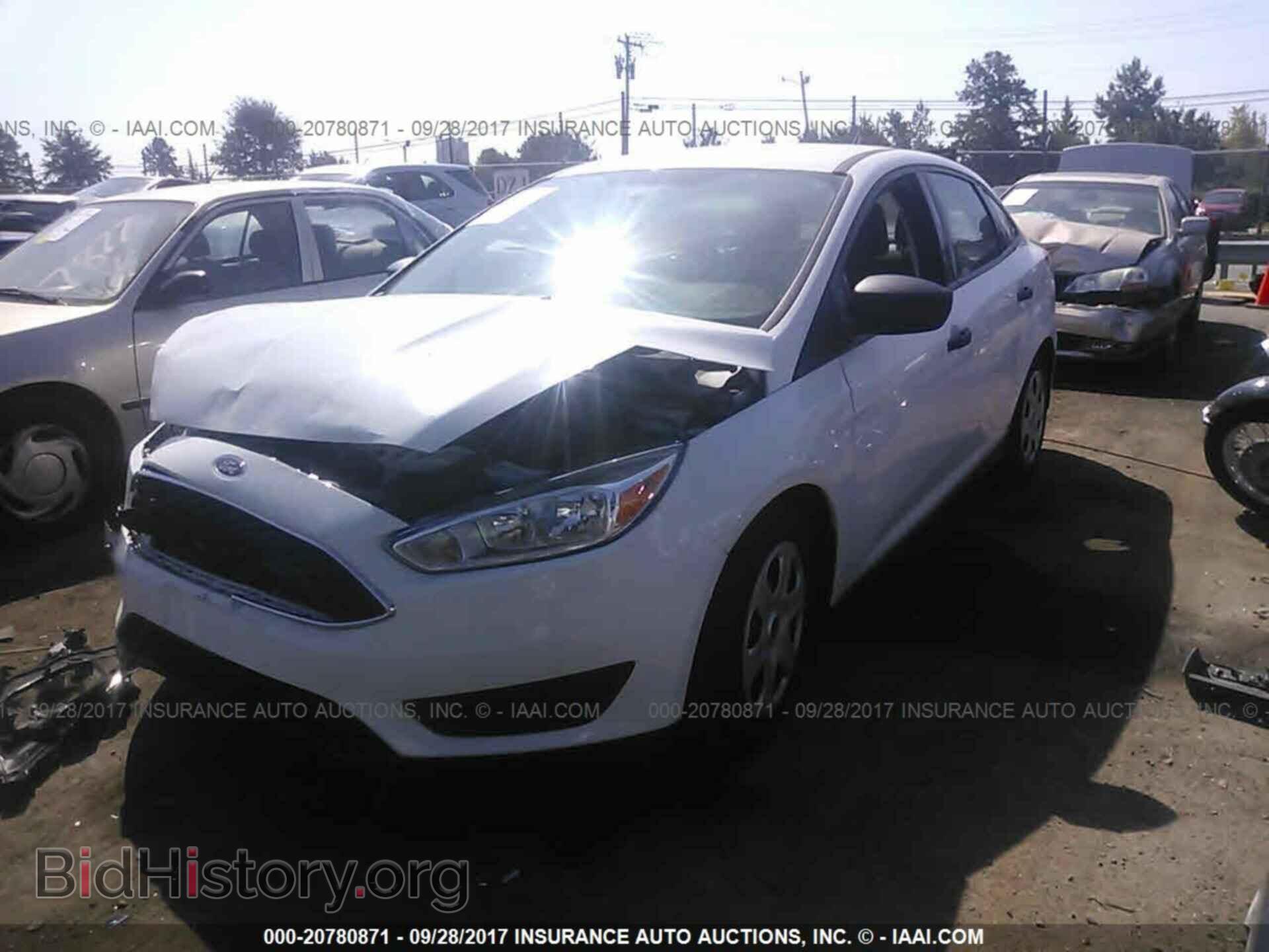 2016 Ford Focus - VIN: 1FADP3E22GL304454 - Photo 2