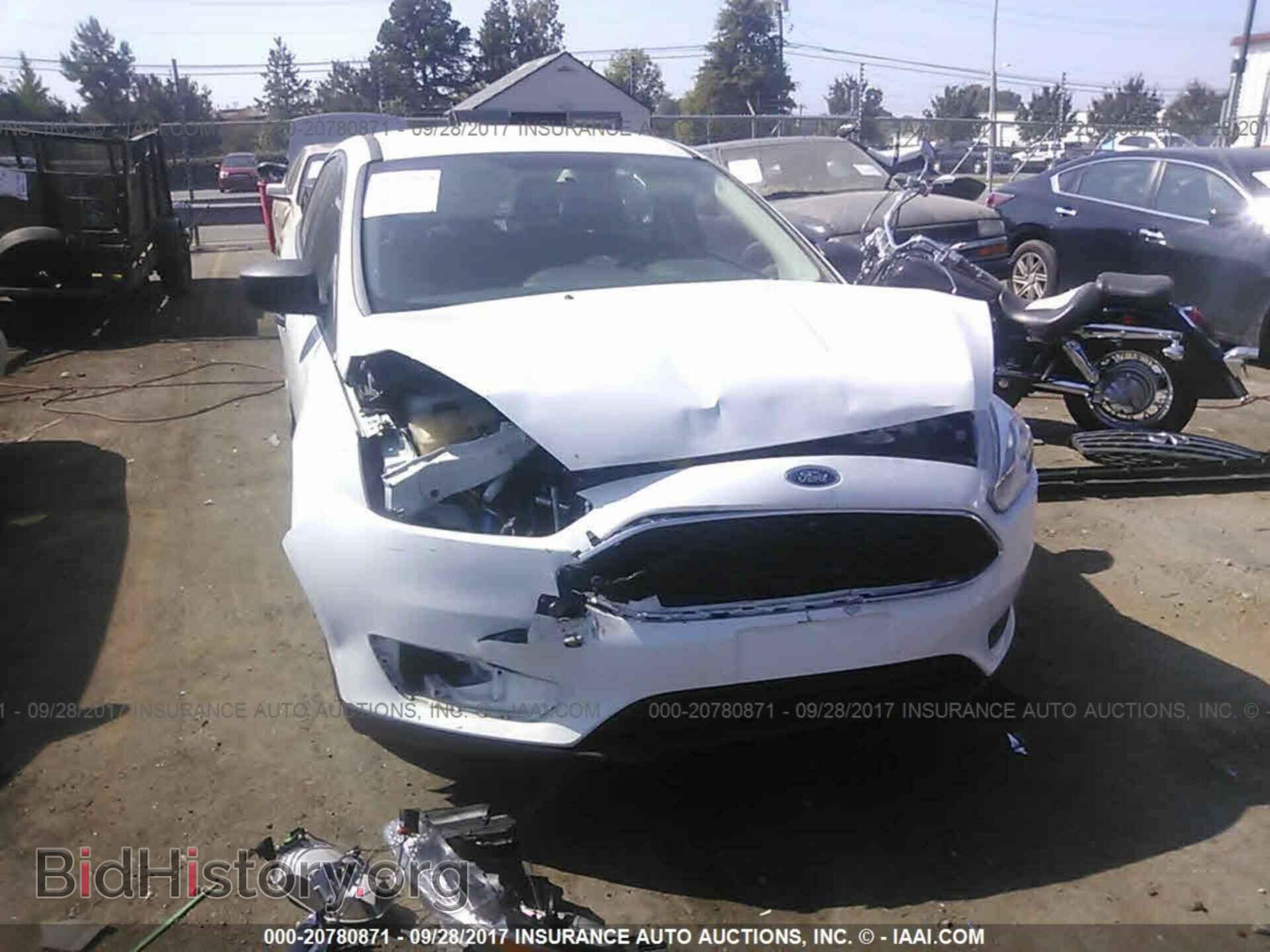 2016 Ford Focus - VIN: 1FADP3E22GL304454 - Photo 6