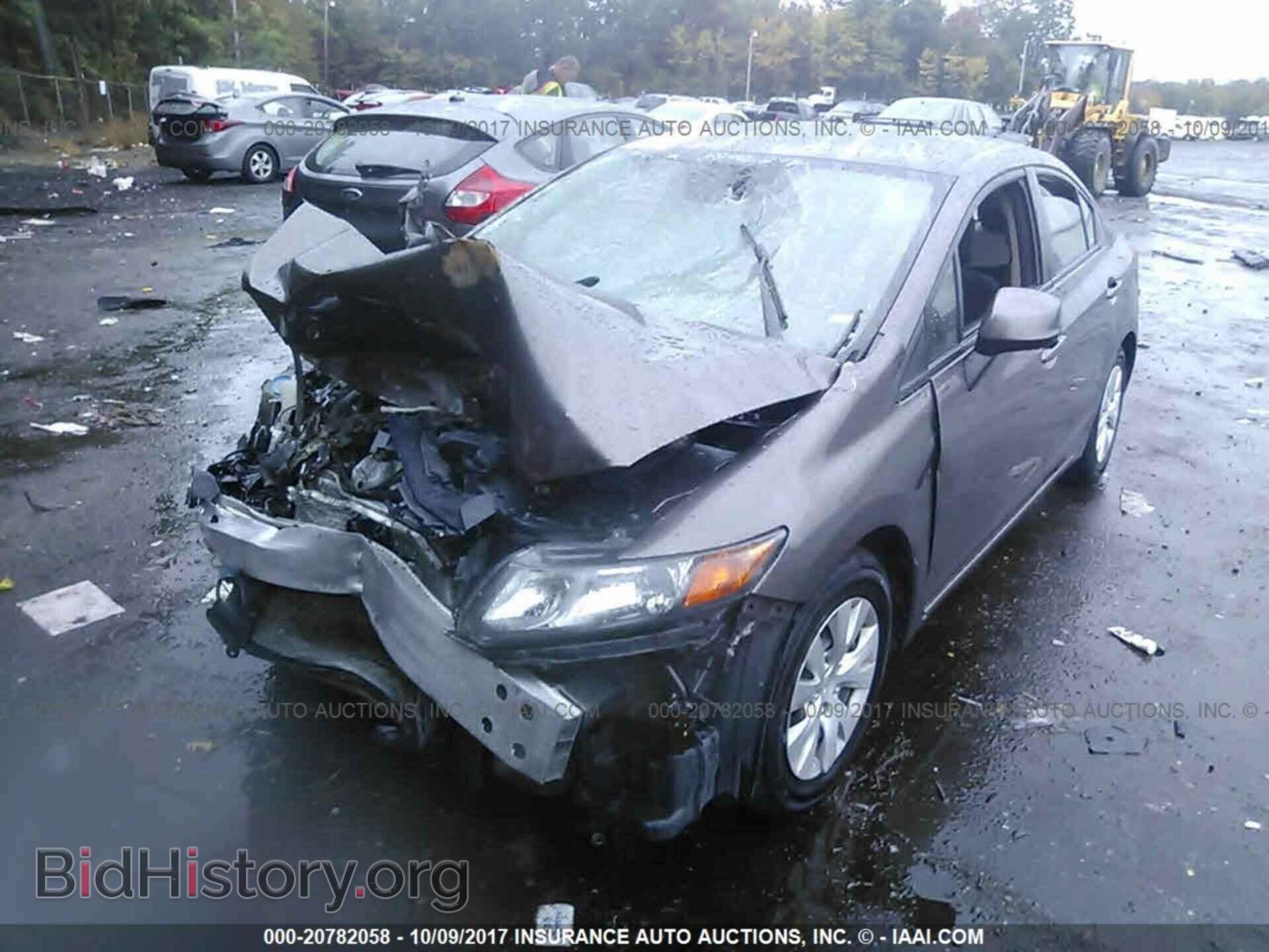 2012 Honda Civic - VIN: 2HGFB2F5XCH588736 - Photo 2