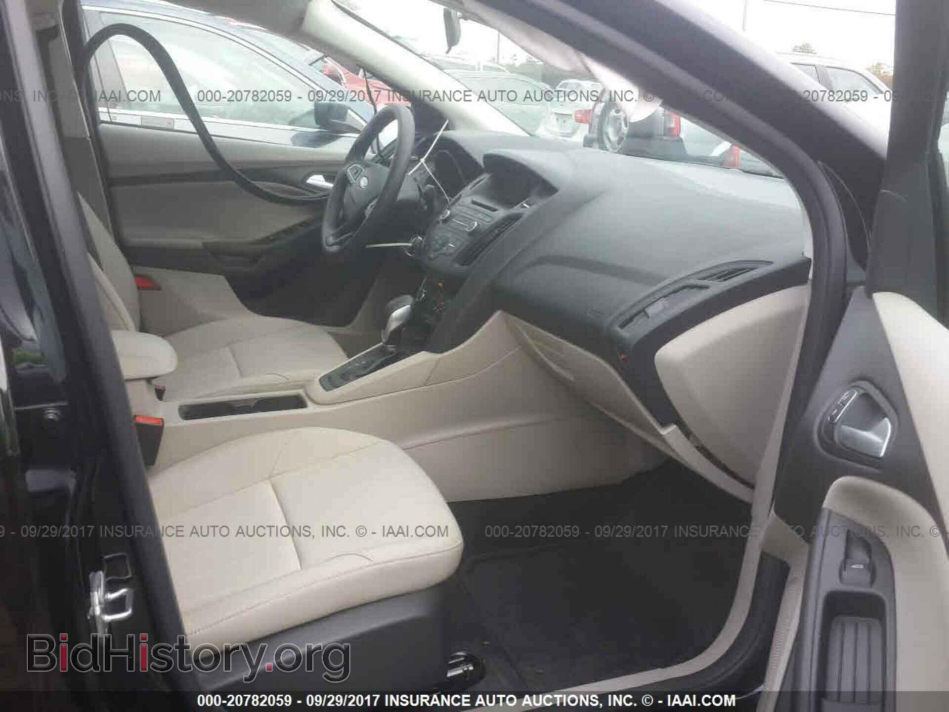 2017 Ford Focus - VIN: 1FADP3F2XHL283224 - Photo 5