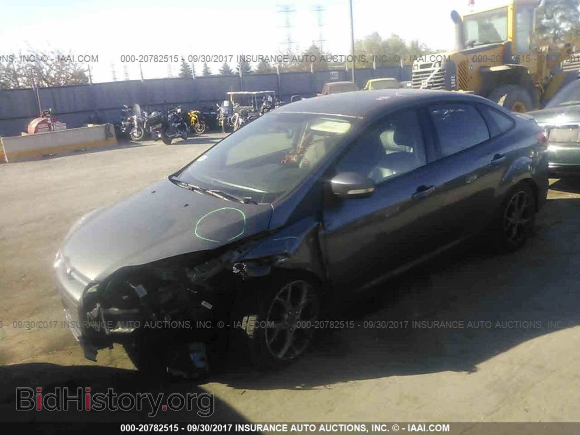 2013 Ford Focus - VIN: 1FADP3F20DL231997 - Фото 2
