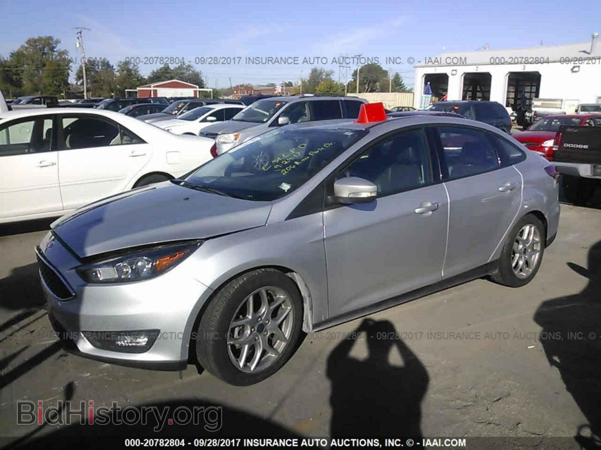 2015 Ford Focus - VIN: 1FADP3F21FL318603 - Photo 2