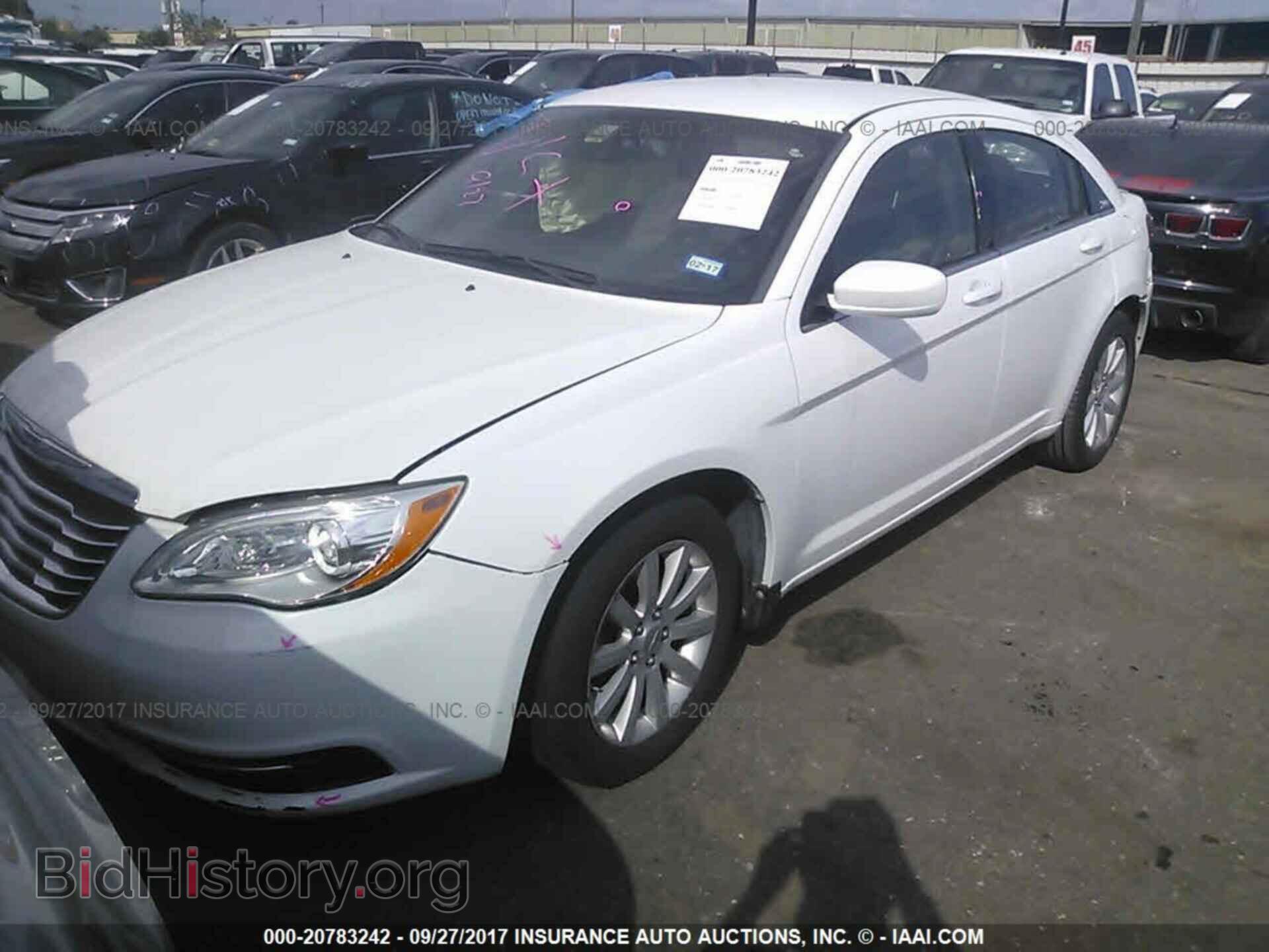 2013 Chrysler 200 - VIN: 1C3CCBBB4DN763053 - Фото 2