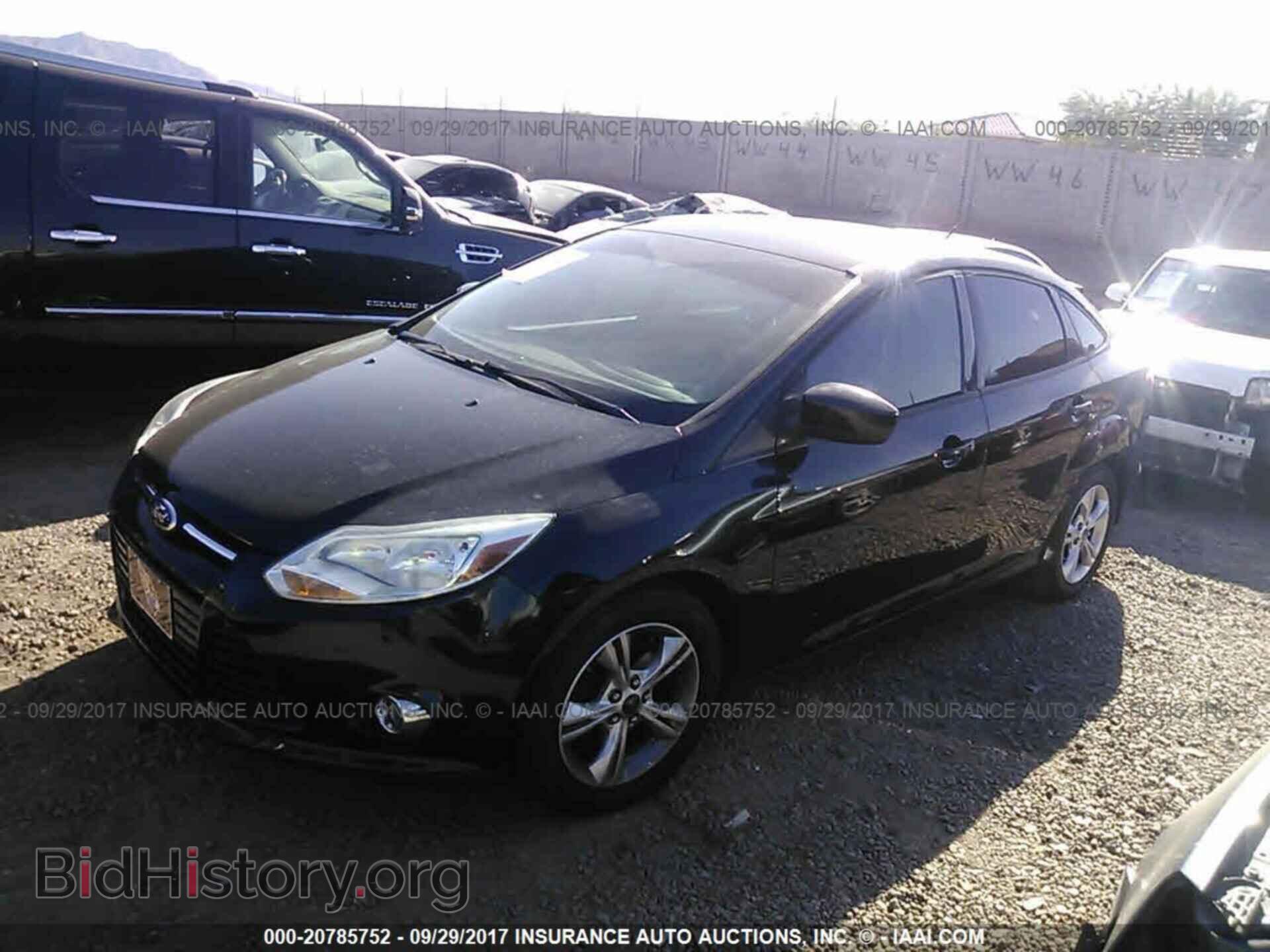 2012 Ford Focus - VIN: 1FAHP3F21CL270341 - Фото 2