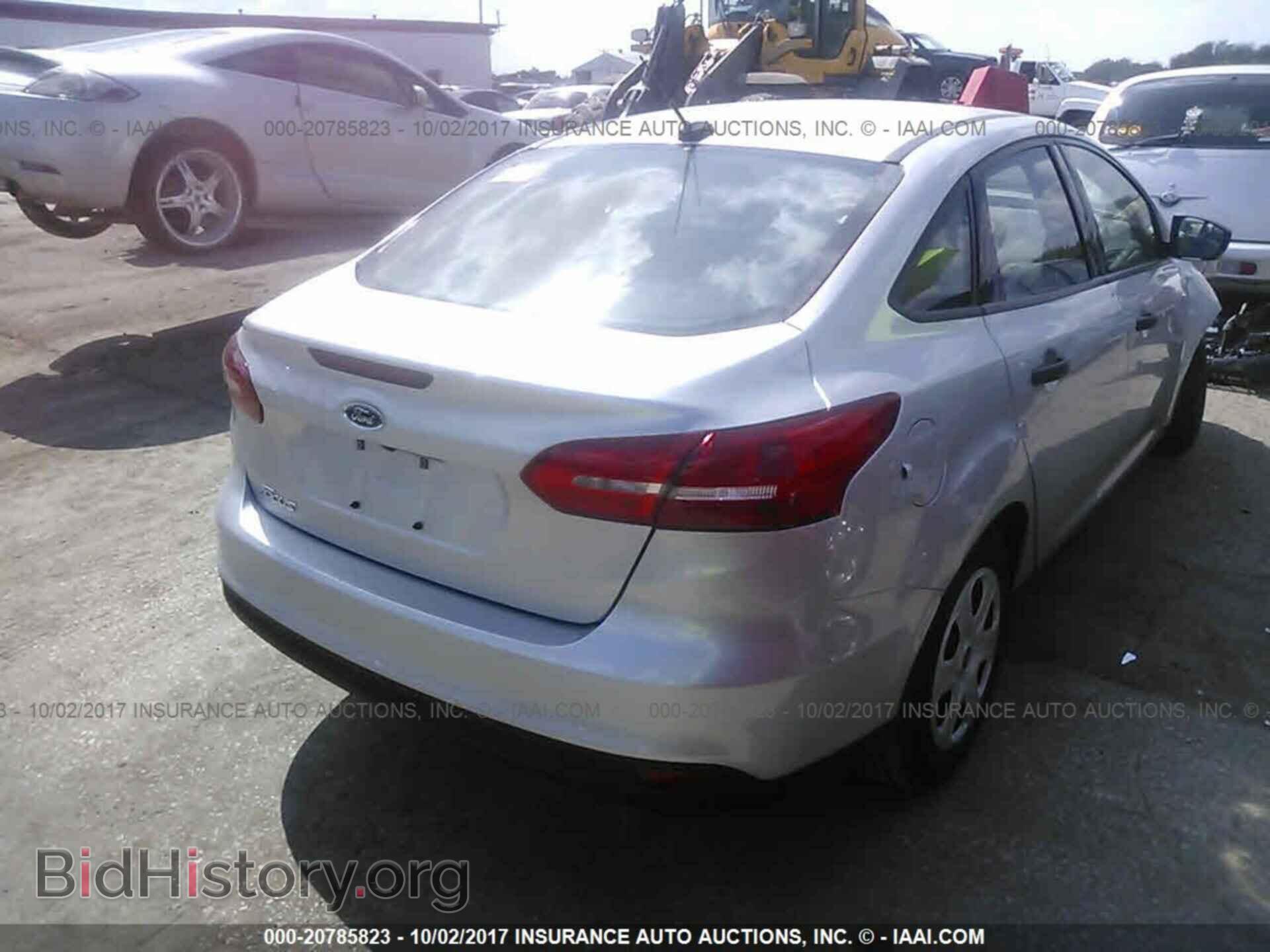 2017 Ford Focus - VIN: 1FADP3E22HL290184 - Photo 4