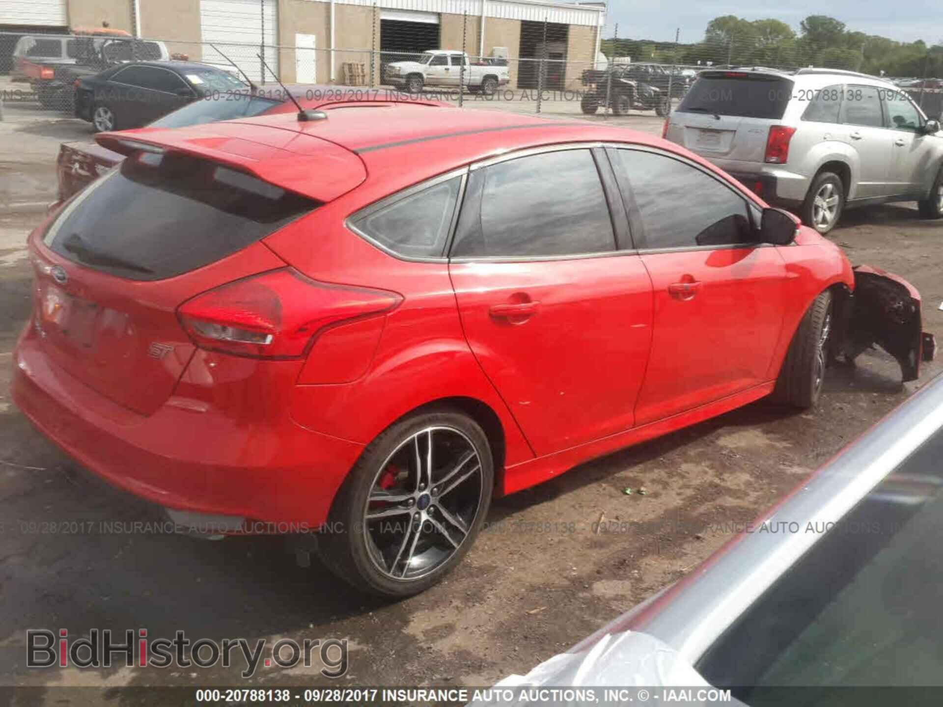 2015 Ford Focus - VIN: 1FADP3L96FL261140 - Photo 4