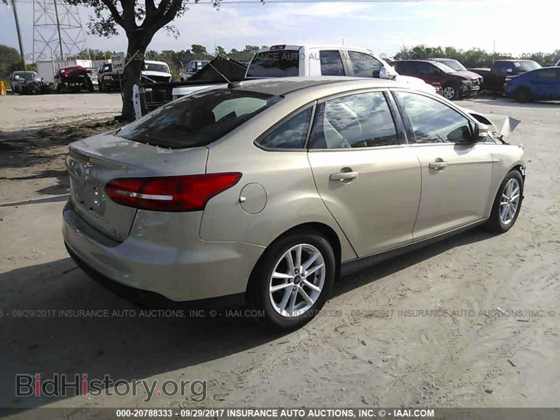 2016 Ford Focus - VIN: 1FADP3F29GL217228 - Photo 4