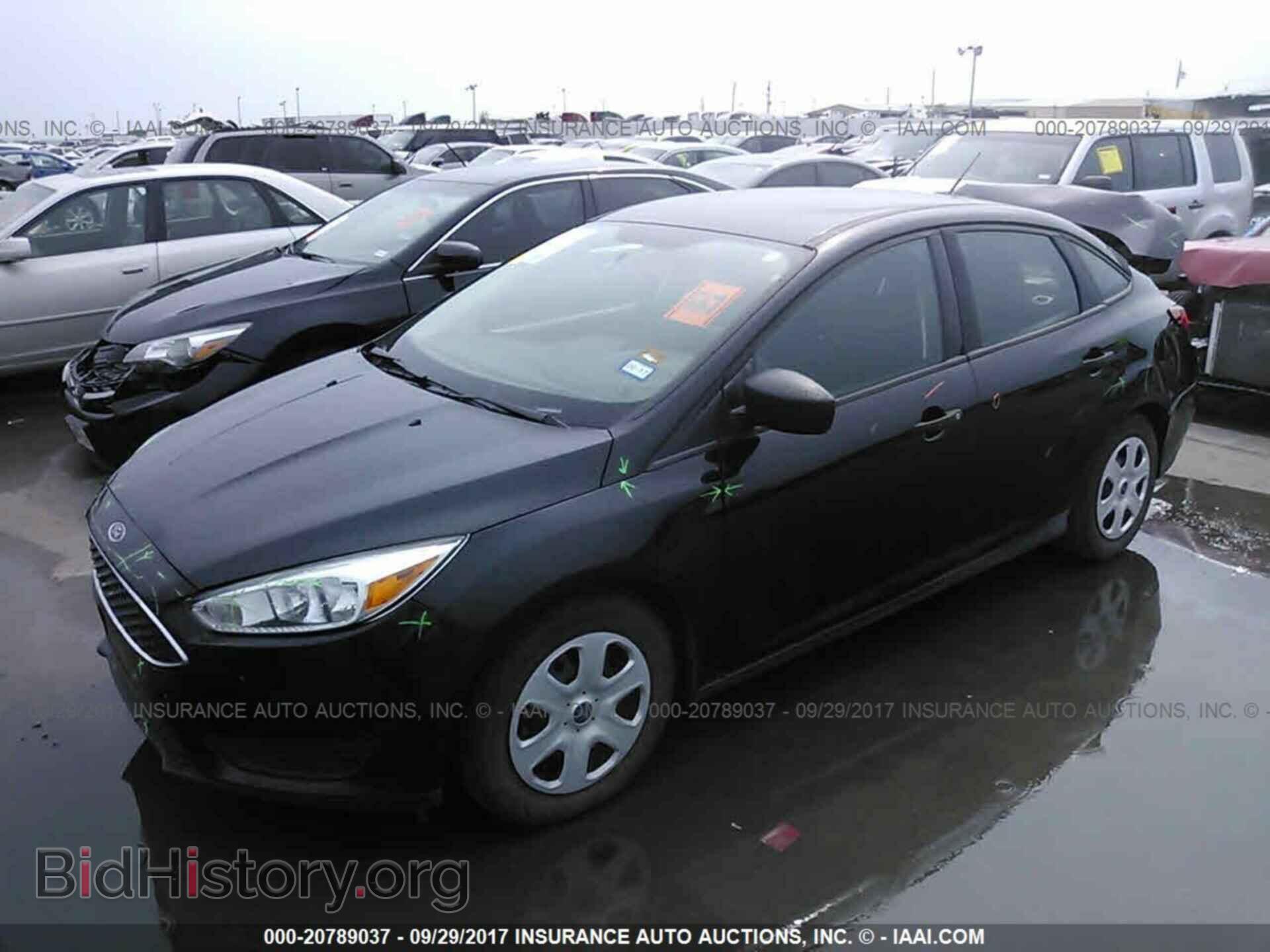 2015 Ford Focus - VIN: 1FADP3E29FL299560 - Photo 2