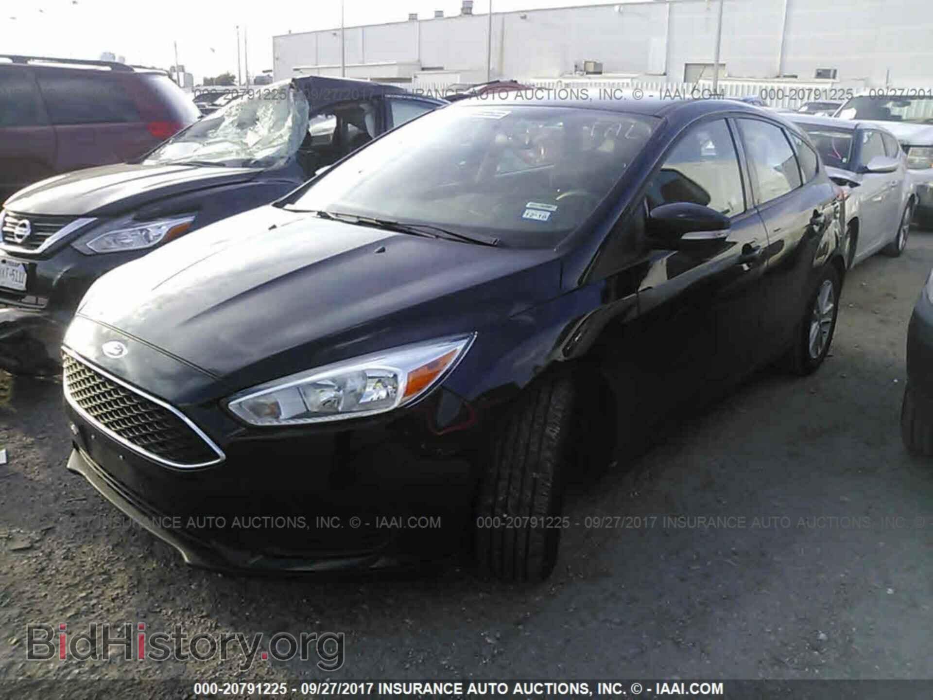 2017 Ford Focus - VIN: 1FADP3K24HL216365 - Photo 2