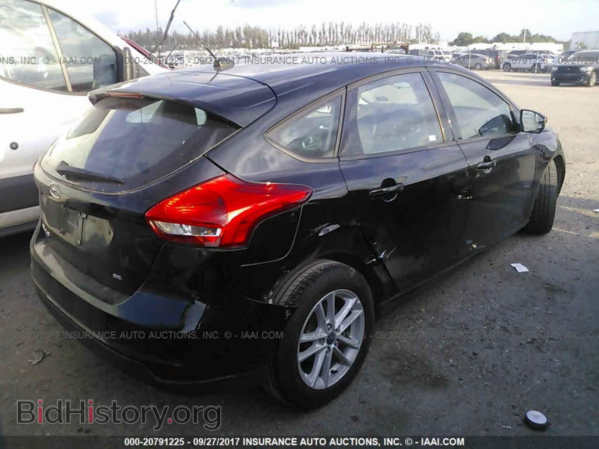 2017 Ford Focus - VIN: 1FADP3K24HL216365 - Photo 4