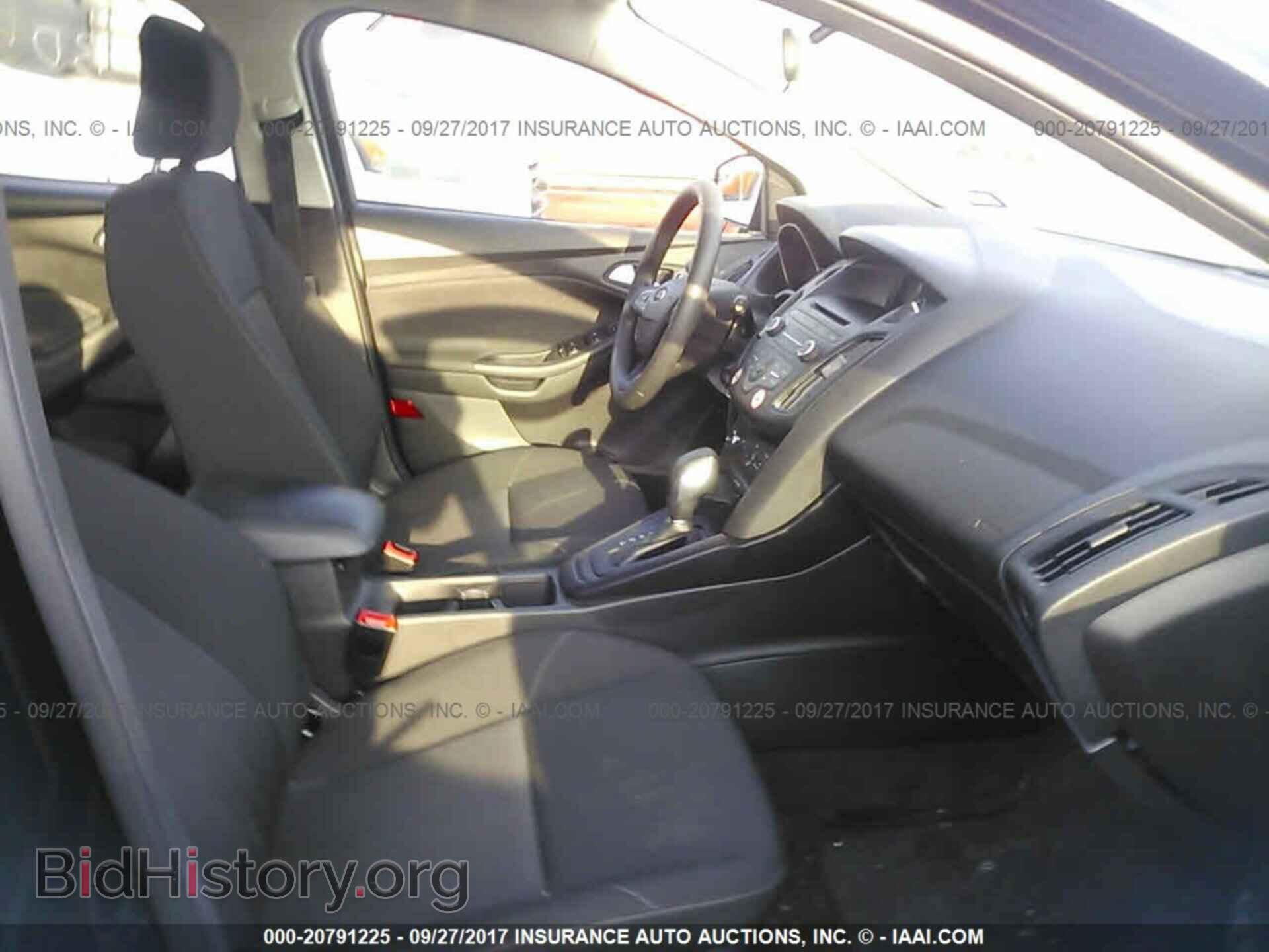 2017 Ford Focus - VIN: 1FADP3K24HL216365 - Photo 5