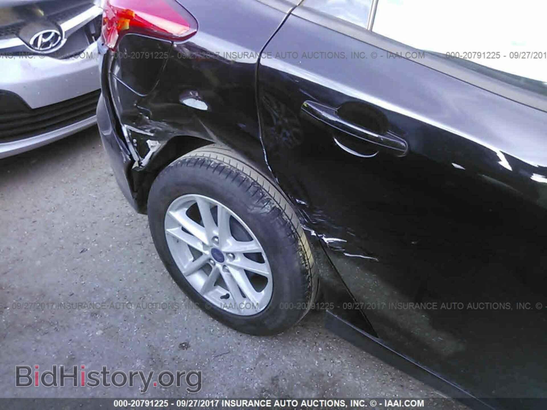 2017 Ford Focus - VIN: 1FADP3K24HL216365 - Photo 6