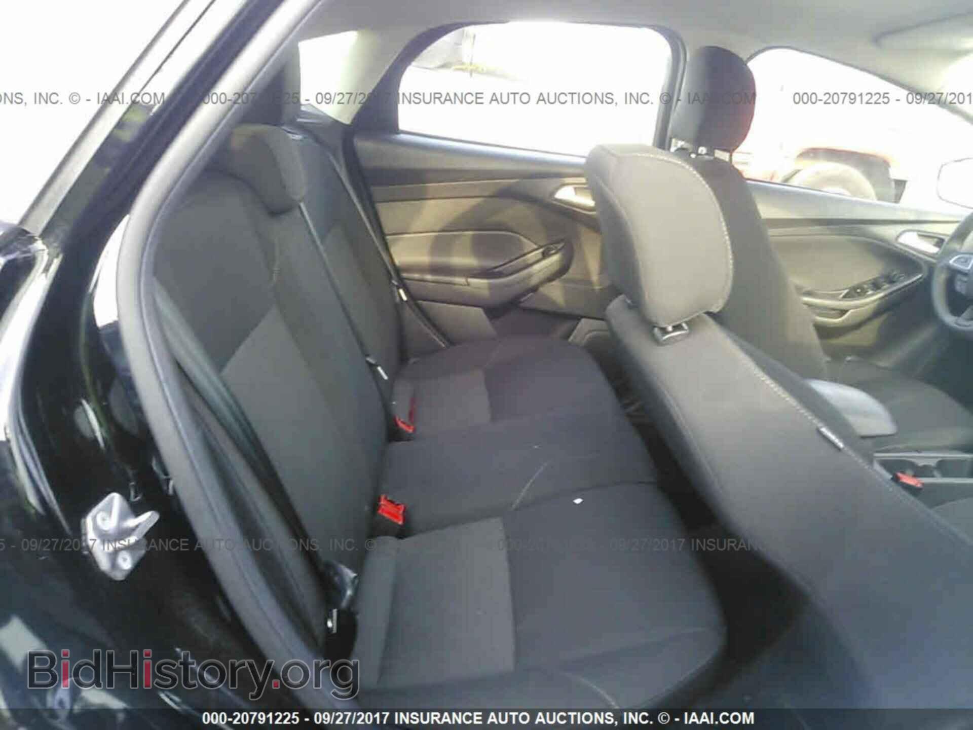 2017 Ford Focus - VIN: 1FADP3K24HL216365 - Photo 8