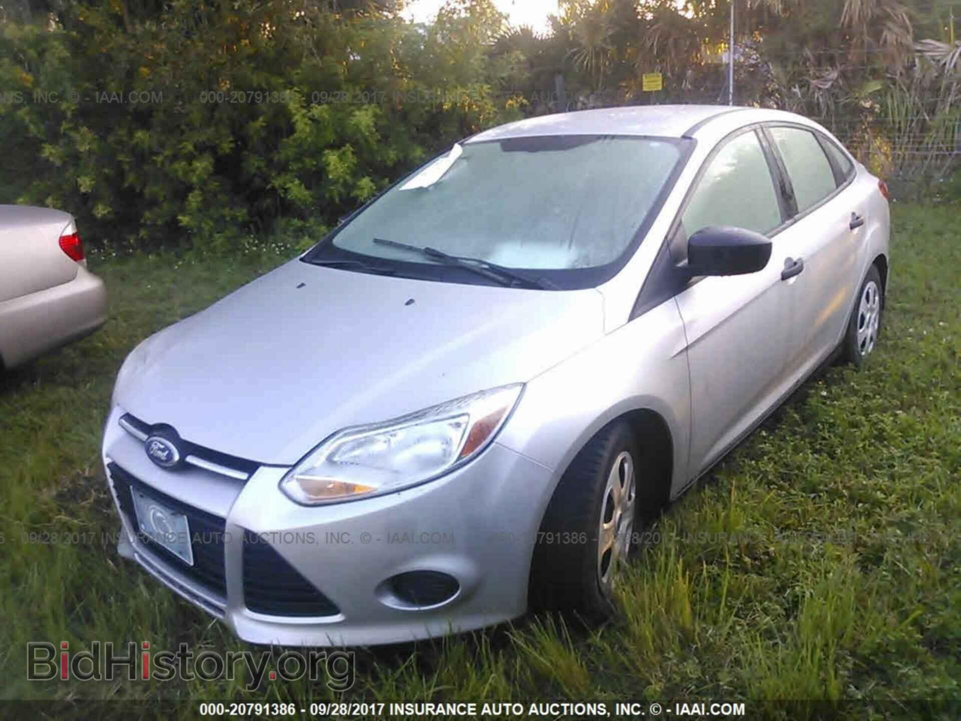 2012 Ford Focus - VIN: 1FAHP3E29CL327208 - Photo 2