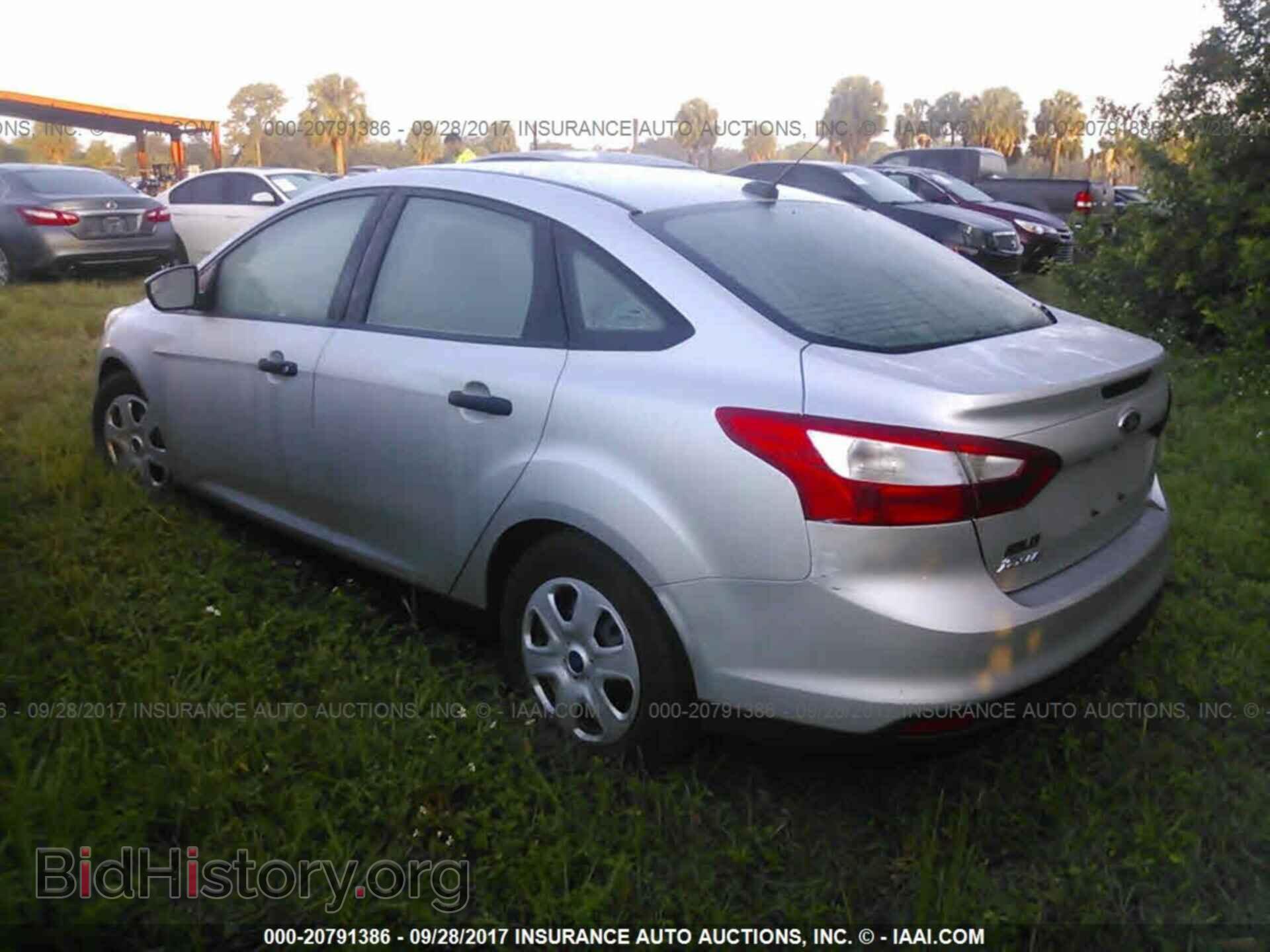 2012 Ford Focus - VIN: 1FAHP3E29CL327208 - Photo 3