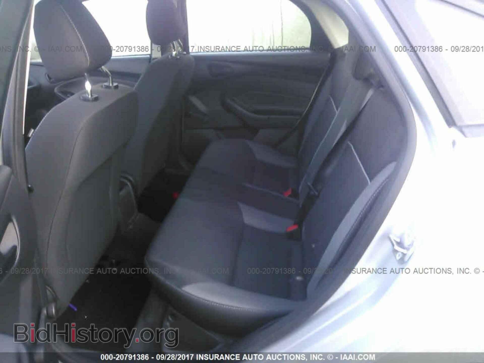 2012 Ford Focus - VIN: 1FAHP3E29CL327208 - Photo 8
