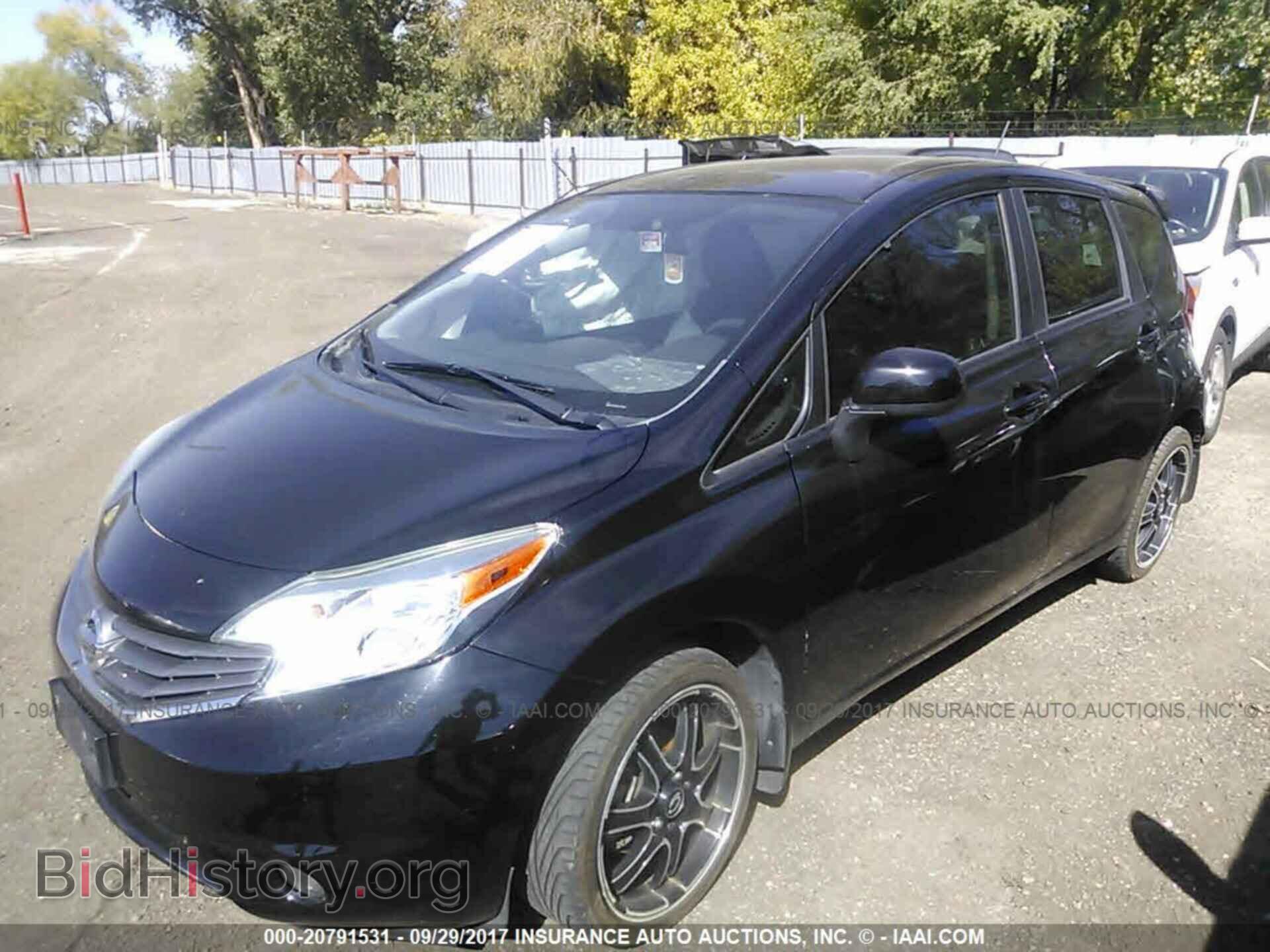 2014 Nissan Versa note - VIN: 3N1CE2CP6EL372720 - Фото 2