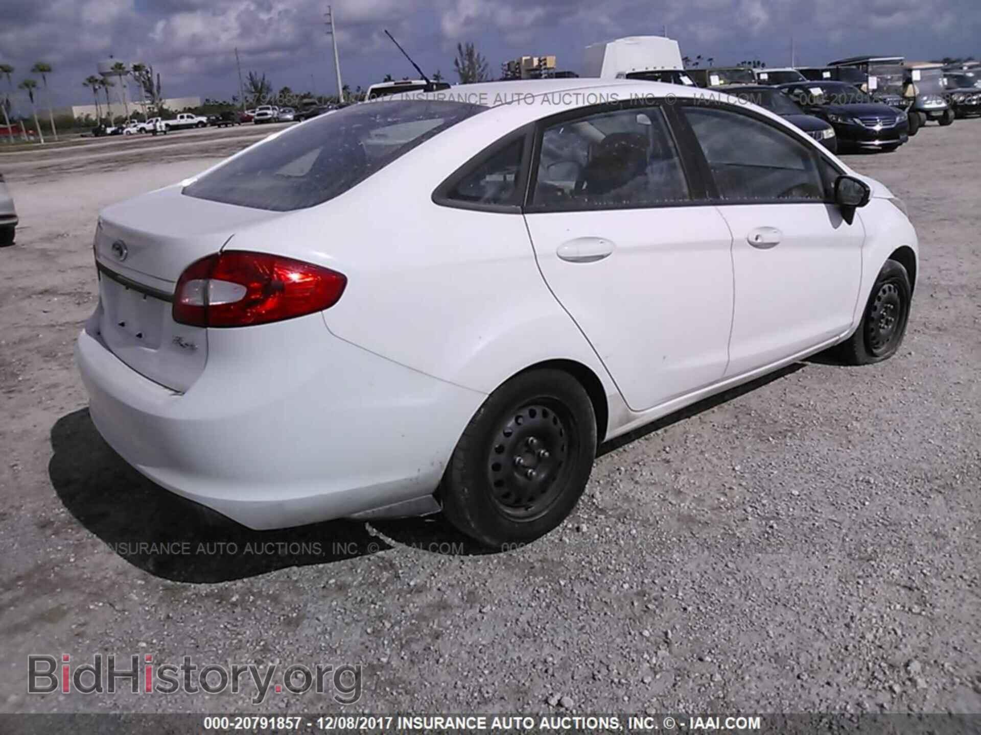 2011 Ford Fiesta - VIN: 3FADP4AJ2BM103633 - Фото 4