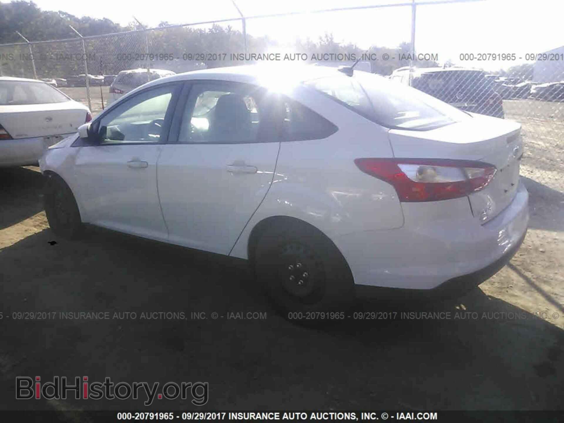 2012 Ford Focus - VIN: 1FAHP3F29CL461151 - Photo 3