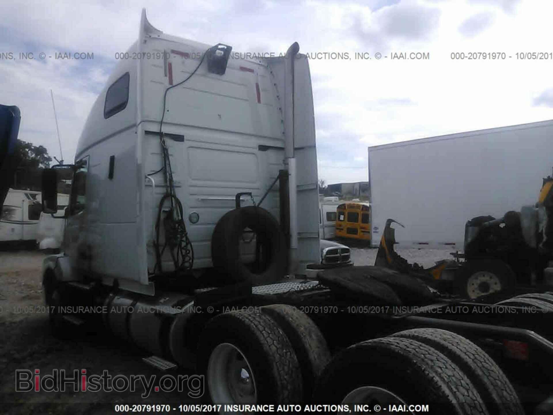 2013 Volvo Vnl - VIN: 4V4NC9EH4DN134054 - Фото 3