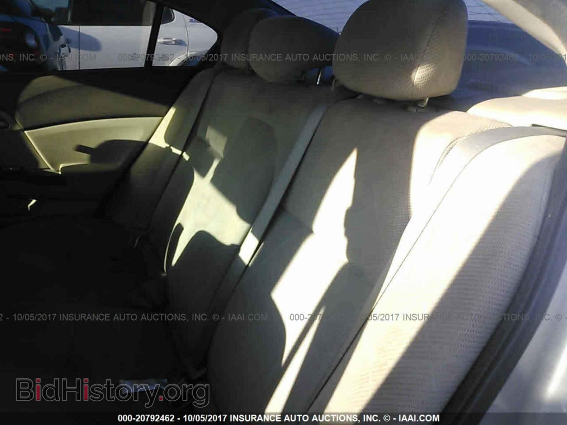 2012 Honda Civic - VIN: 2HGFB2F5XCH589417 - Photo 8
