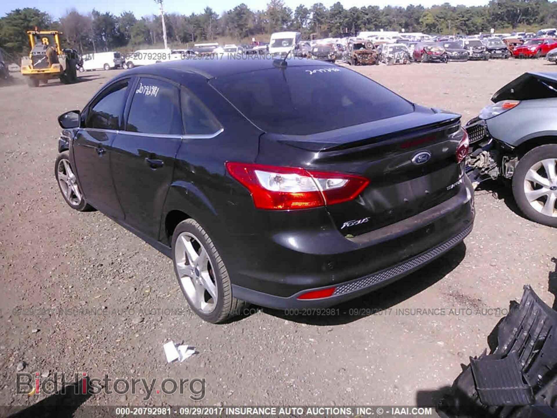 2012 Ford Focus - VIN: 1FAHP3J27CL345731 - Photo 3