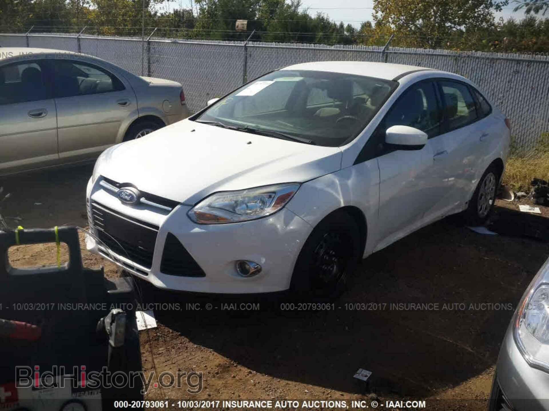2012 Ford Focus - VIN: 1FAHP3F21CL125977 - Photo 2